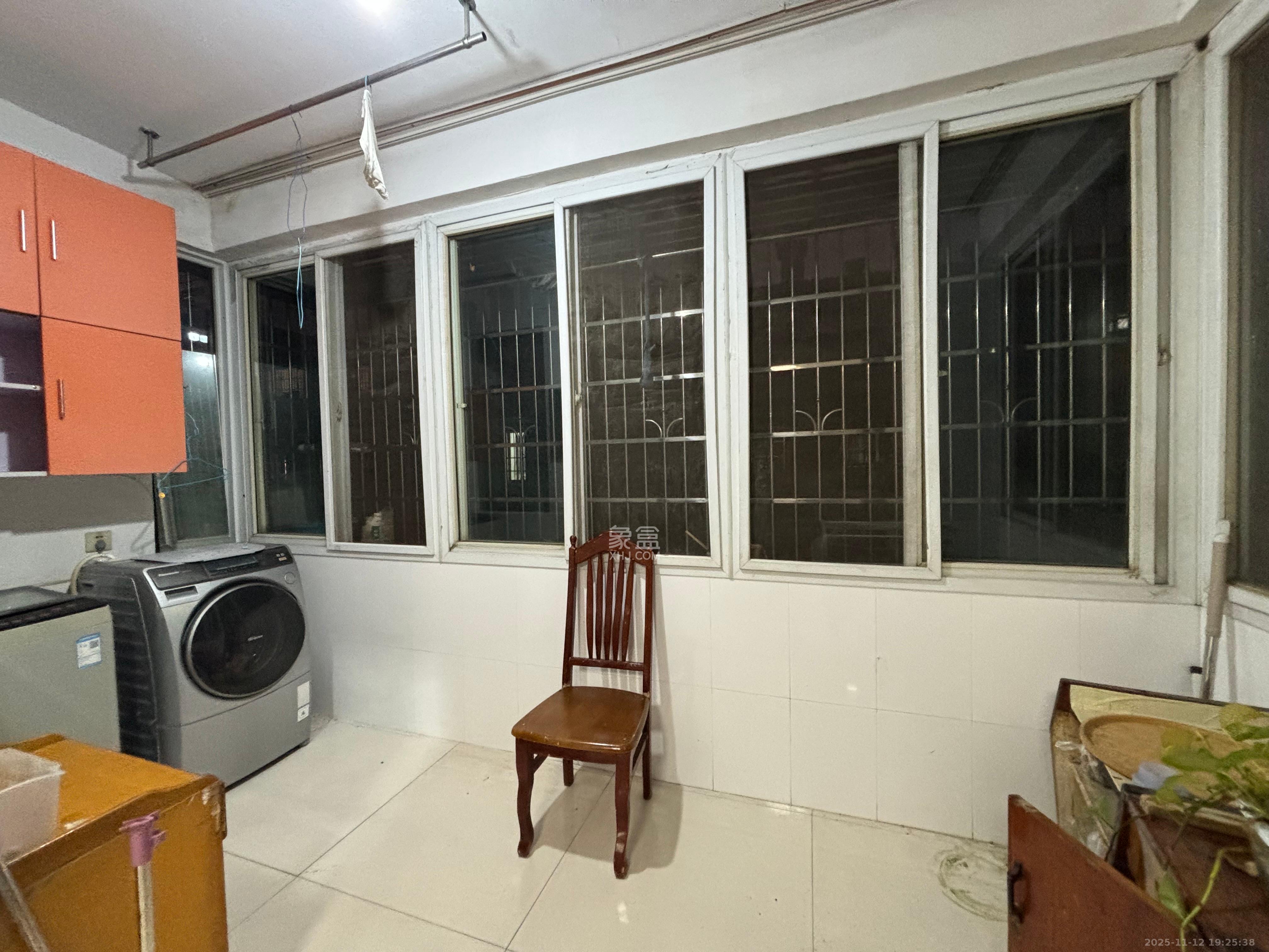 岳北社区 3室1厅2卫 2400.0元/月 岳北社区 3室1厅2卫 2400.0元/月室内图