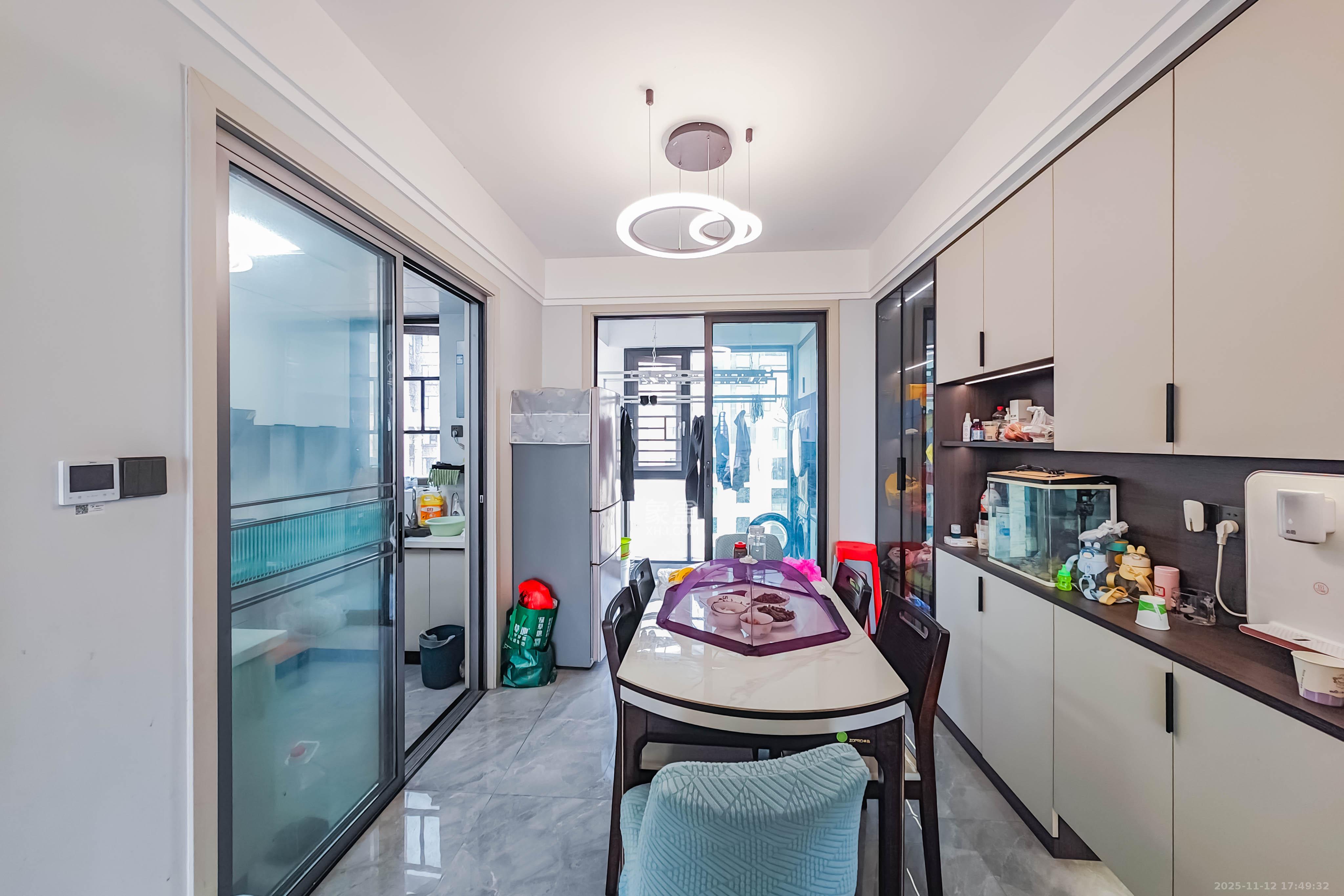 中天星耀城  4室2厅2卫    153.0万客厅