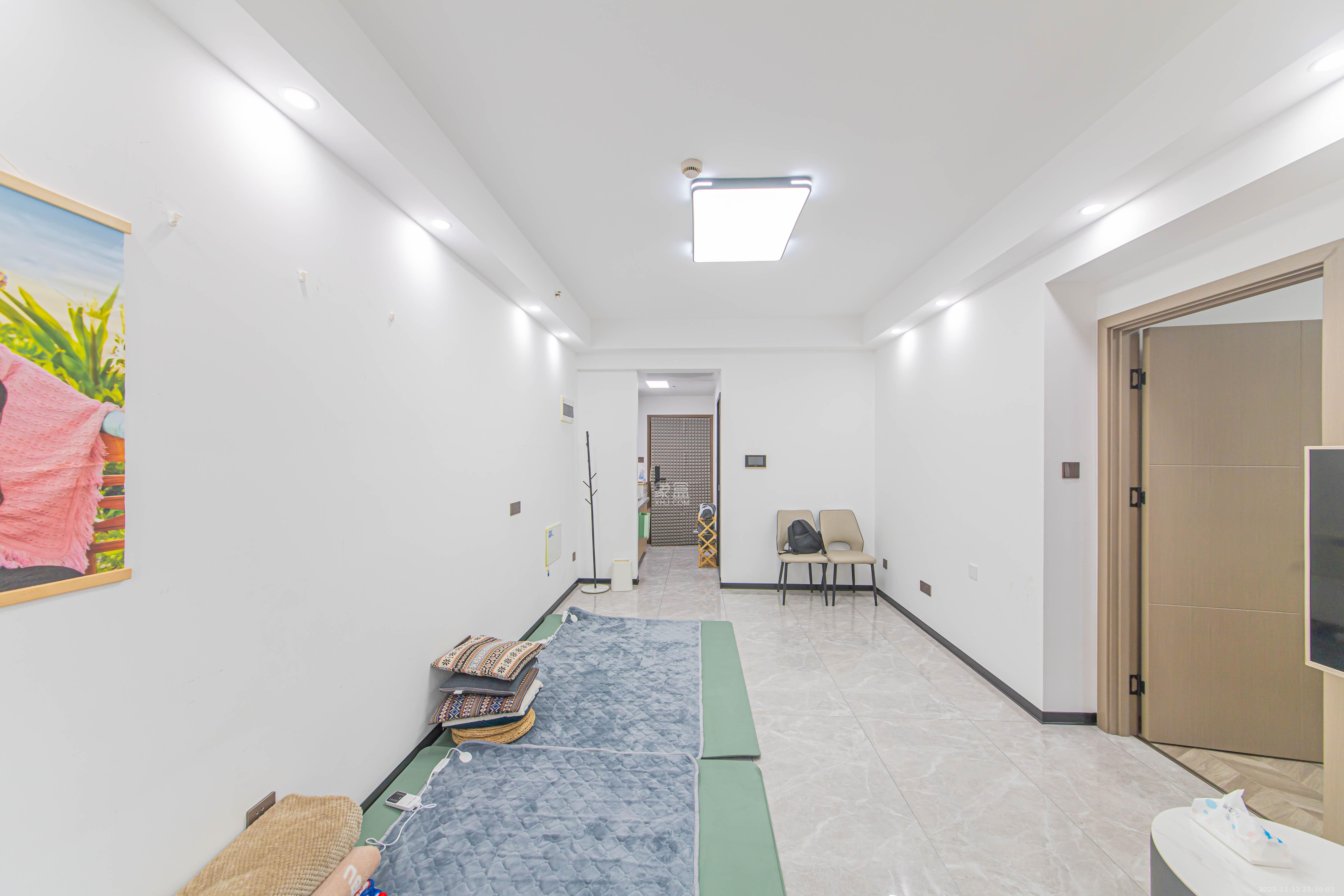 鑫远紫樾香山二期  1室1厅1卫    73.0万客厅