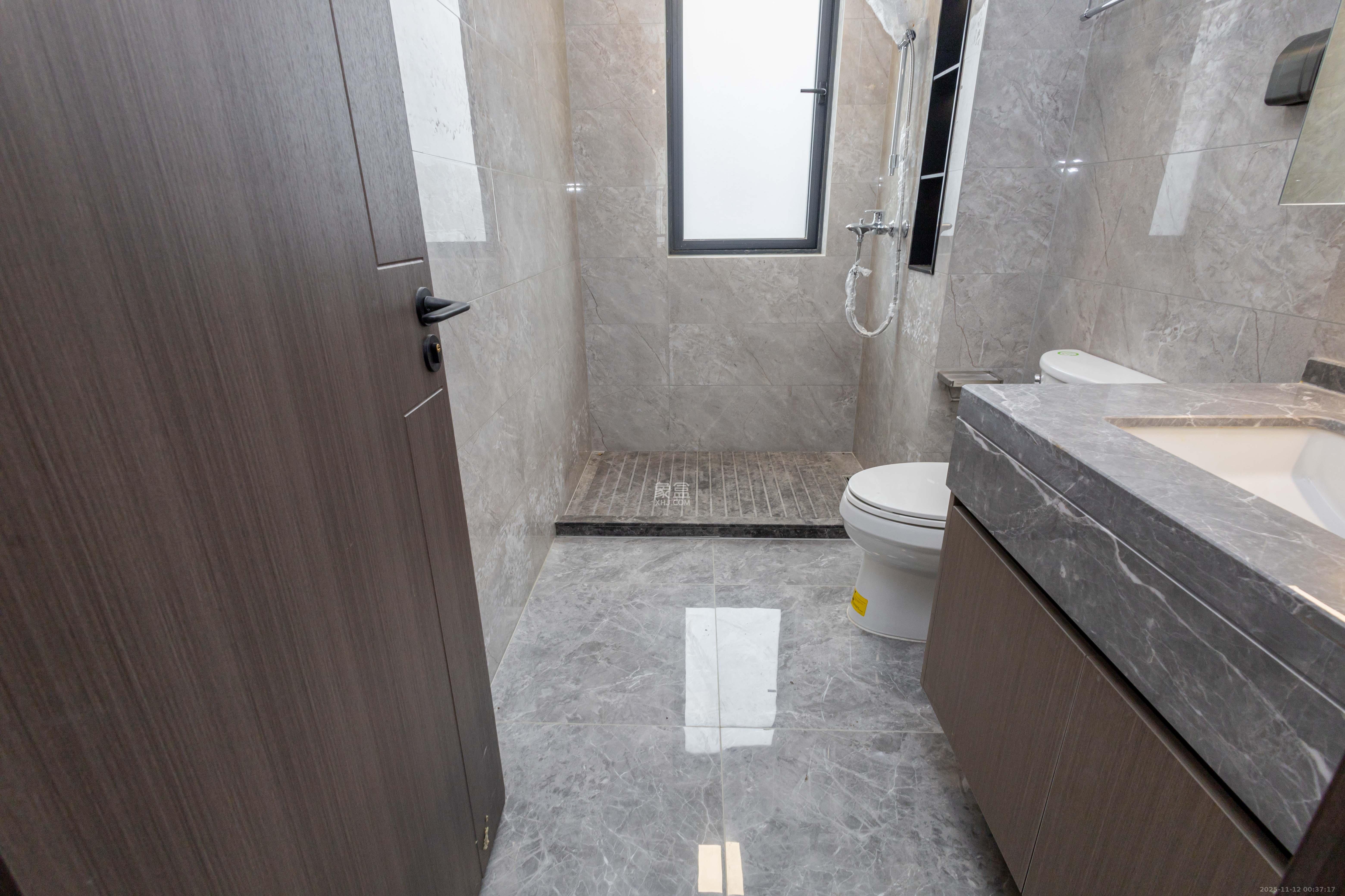 湘语洺悦  4室2厅2卫    200.0万卫生间