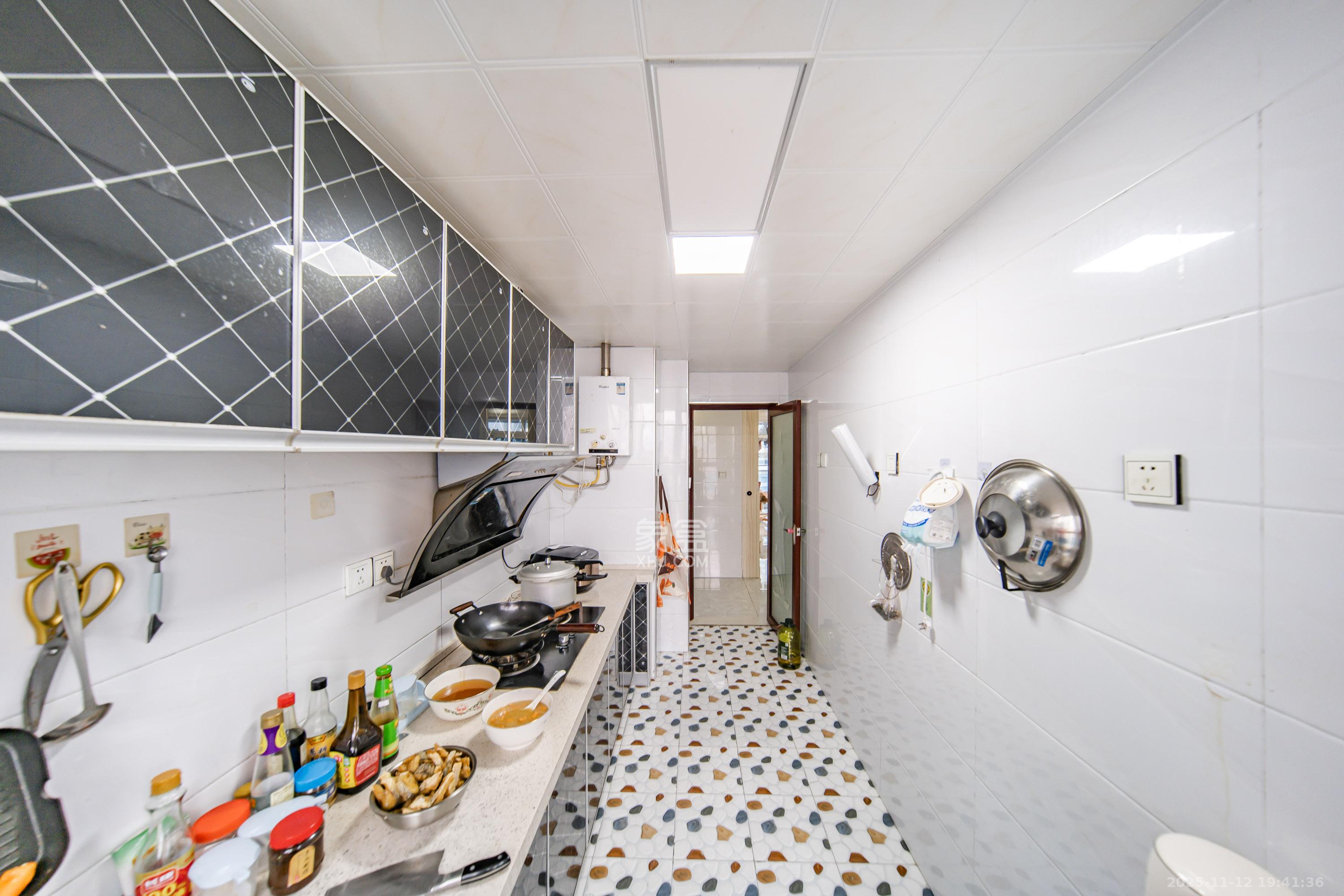 凯乐国际城  2室2厅1卫    102.0万厨房