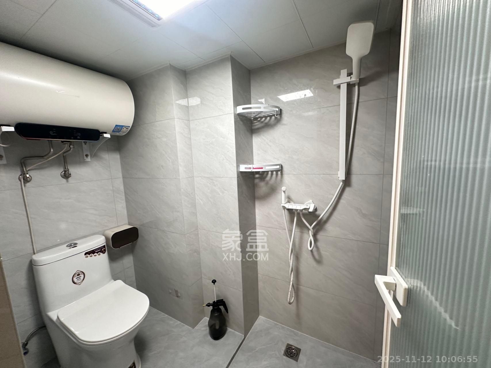 卓越江岸  2室1厅1卫    2500.0元/月室内图