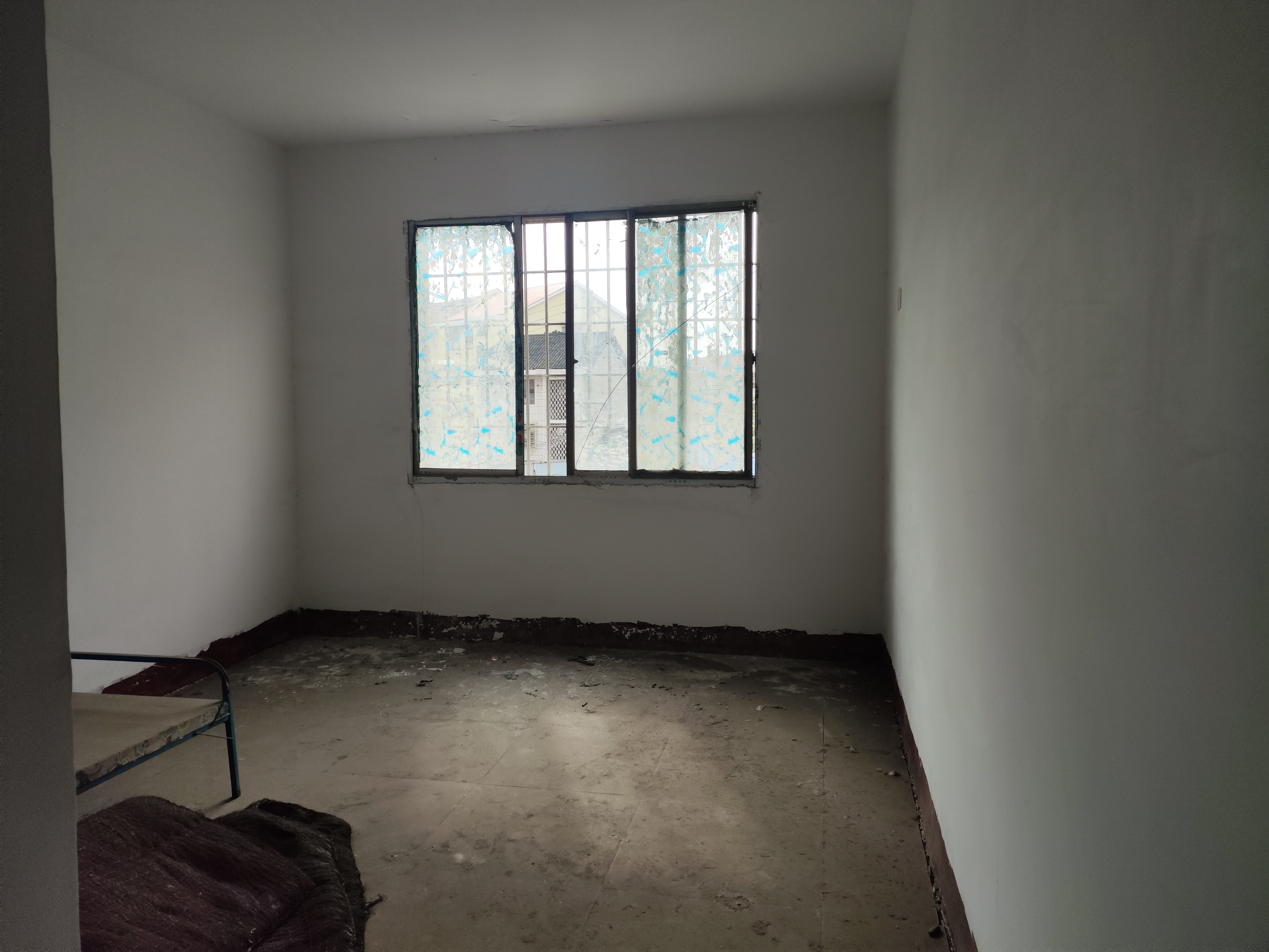 竹山社区散盘  3室1厅2卫    39.8万客厅