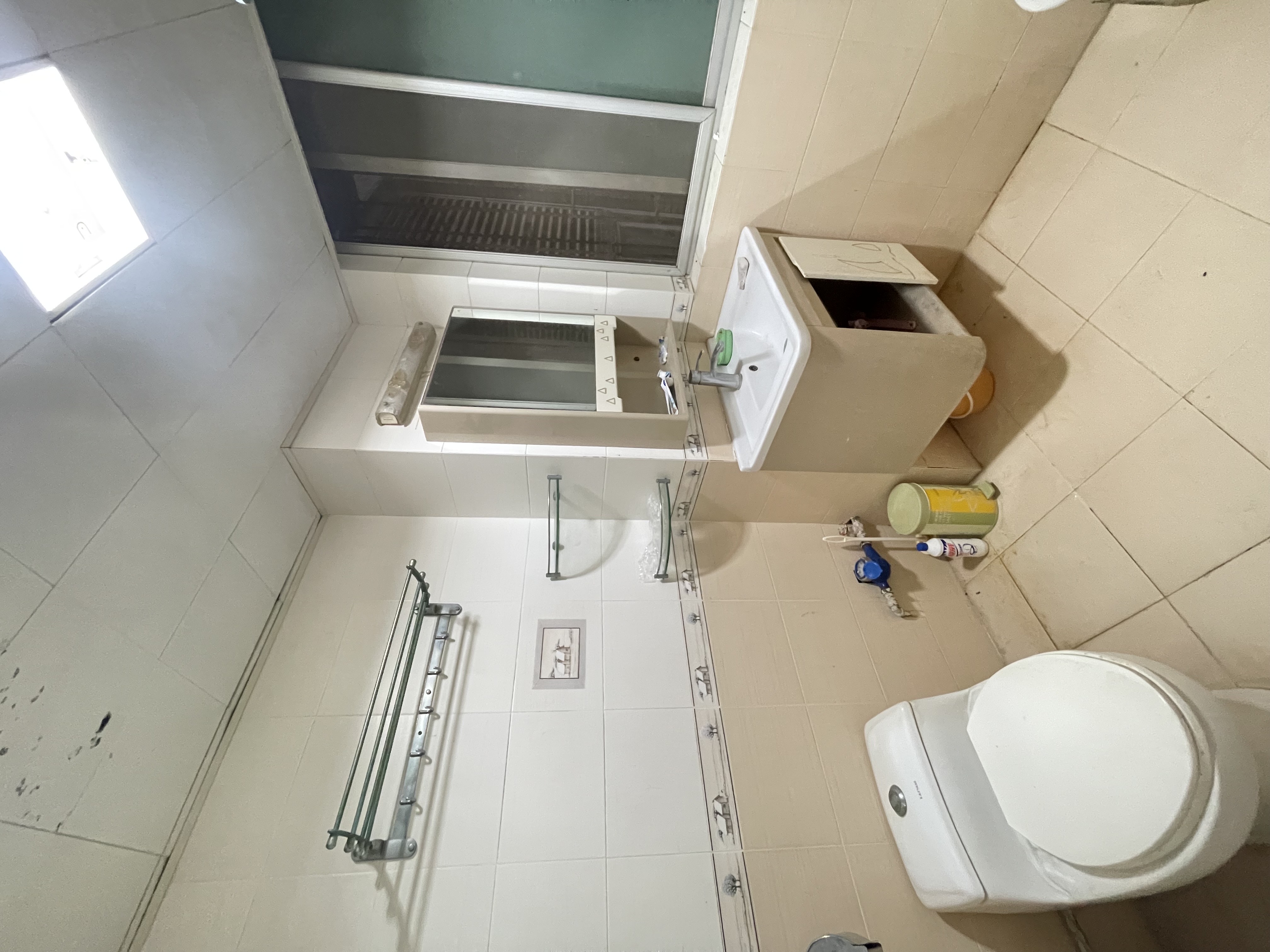 侨诚花园  3室2厅2卫    2500.0元/月室内图