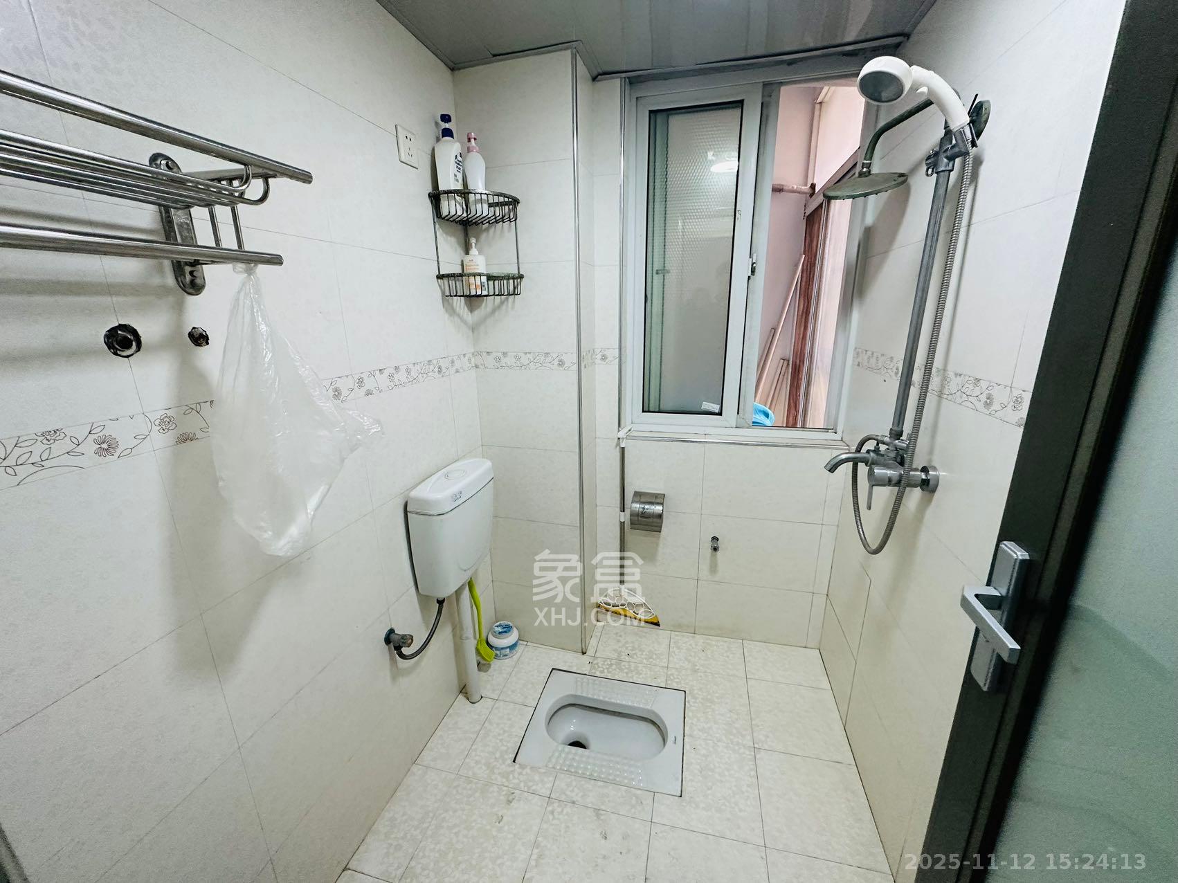 汇都公寓 3室2厅1卫 2300.0元/月 汇都公寓 3室2厅1卫 2300.0元/月室内图