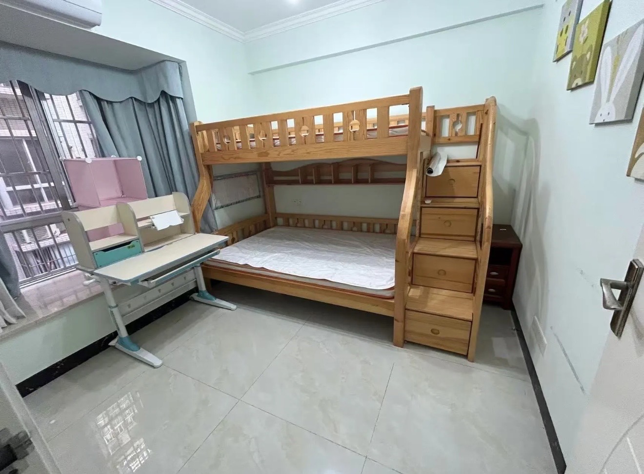 工商学院教工宿舍 2室1厅1卫 2500.0元/月 工商学院教工宿舍 2室1厅1卫 2500.0元/月室内图