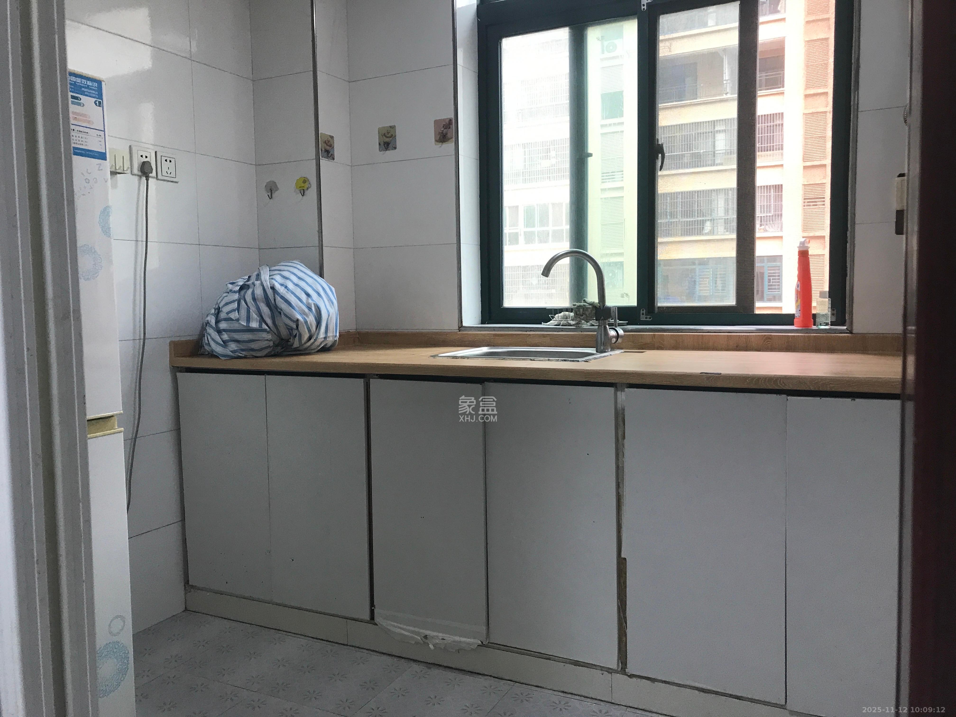 财富名园  2室1厅1卫    2300.0元/月室内图