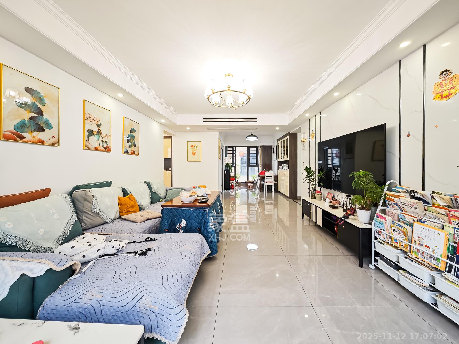 福晟钱隆国际(晟冉景苑) 4室2厅2卫 140.0万 福晟钱隆国际(晟冉景苑) 4室2厅2卫 140.0万客厅