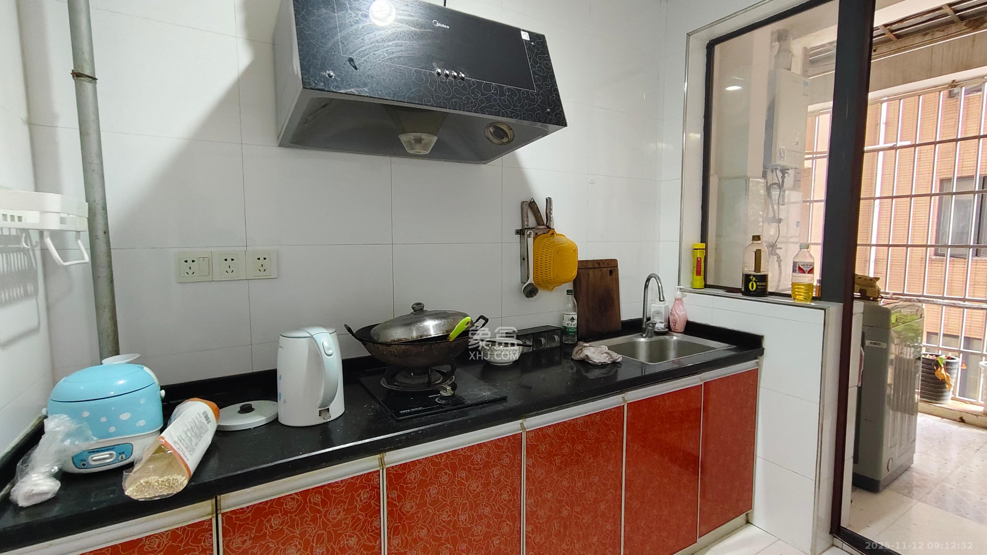 极目楚天 2室2厅1卫 1700.0元/月 极目楚天 2室2厅1卫 1700.0元/月室内图