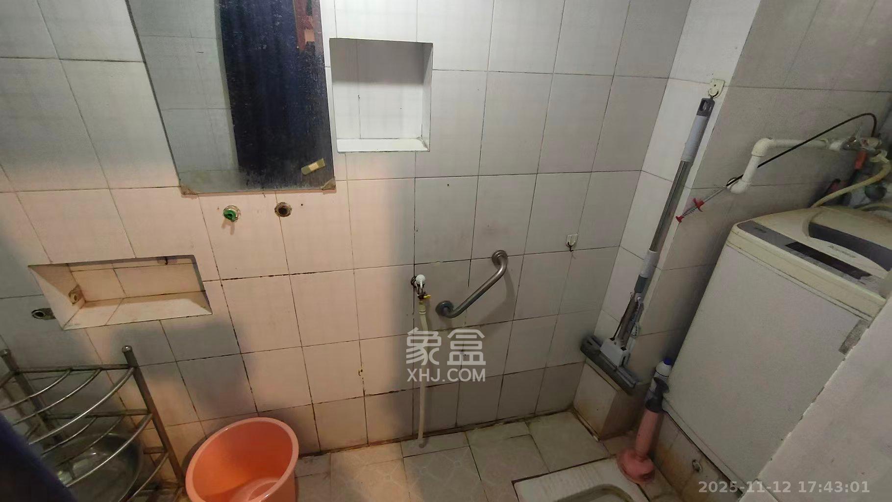 向东南社区  2室1厅1卫    1300.0元/月室内图