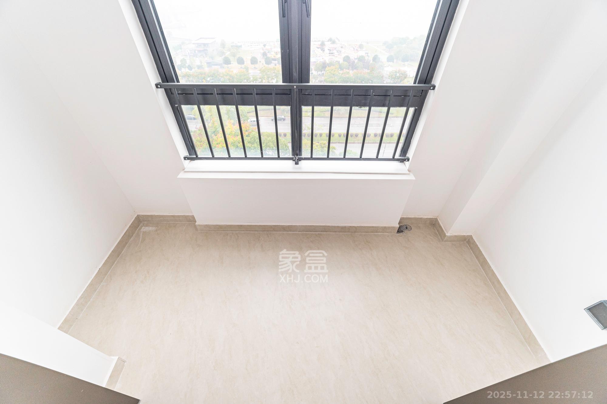 万科松湖天地  4室2厅4卫    478.0万阳台