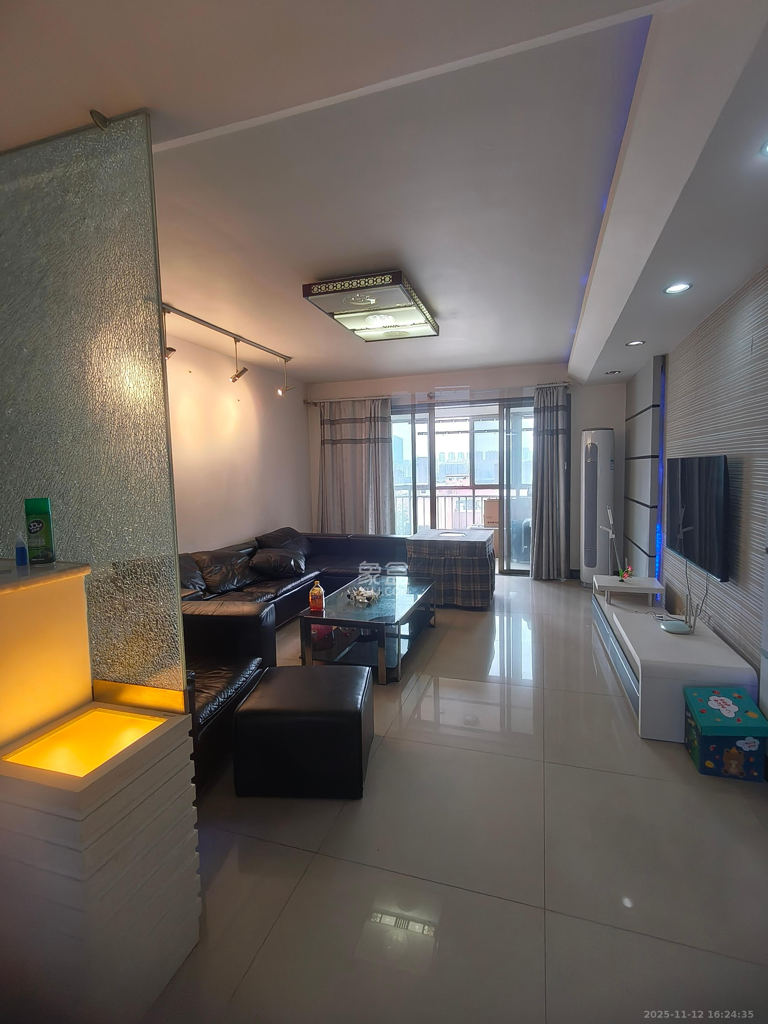 锦湘国际星城二期（锦雅苑）  1室2厅2卫    2600.0元/月