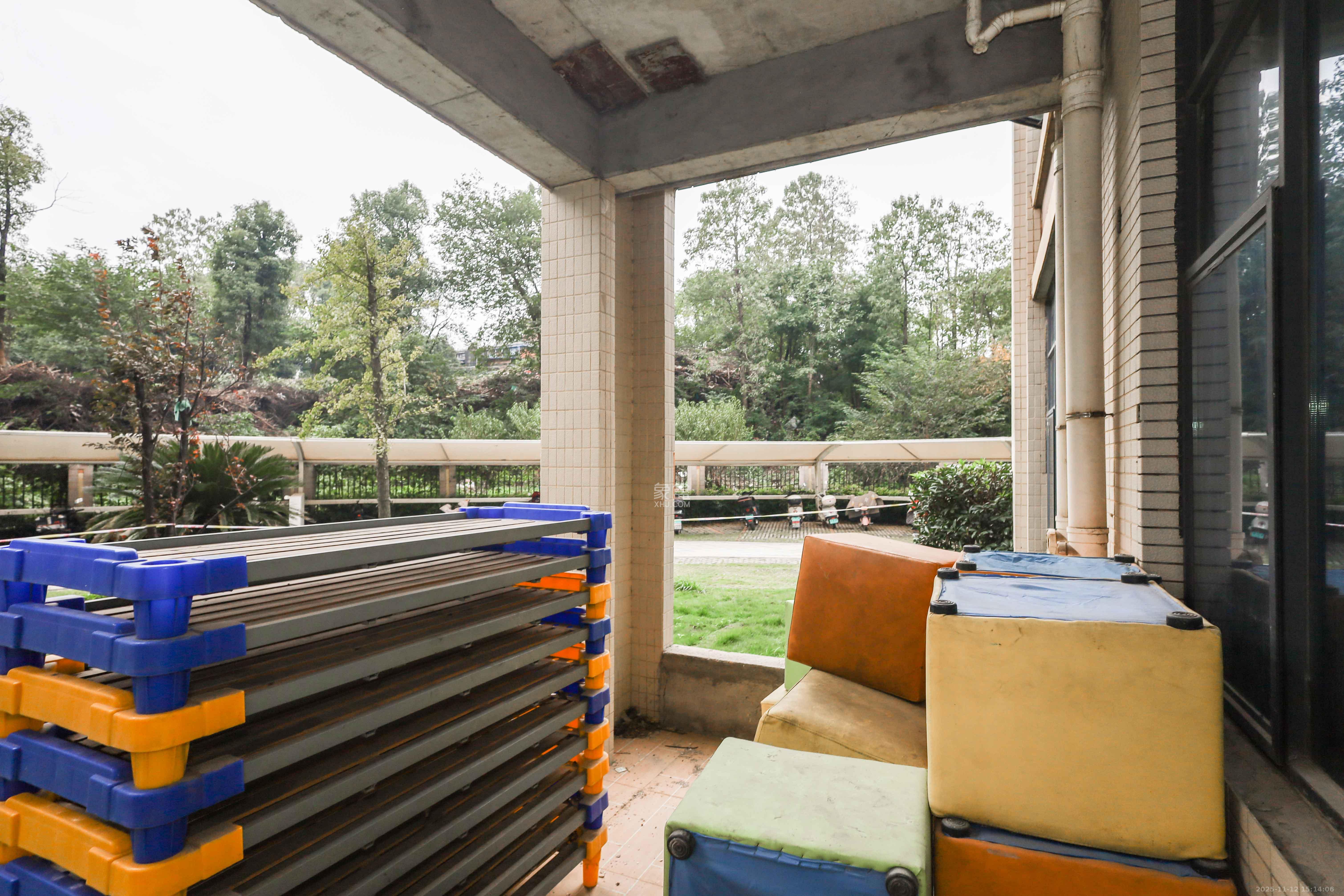 天元涉外景园C区 4室2厅1卫 145.0万 天元涉外景园C区 4室2厅1卫 145.0万阳台