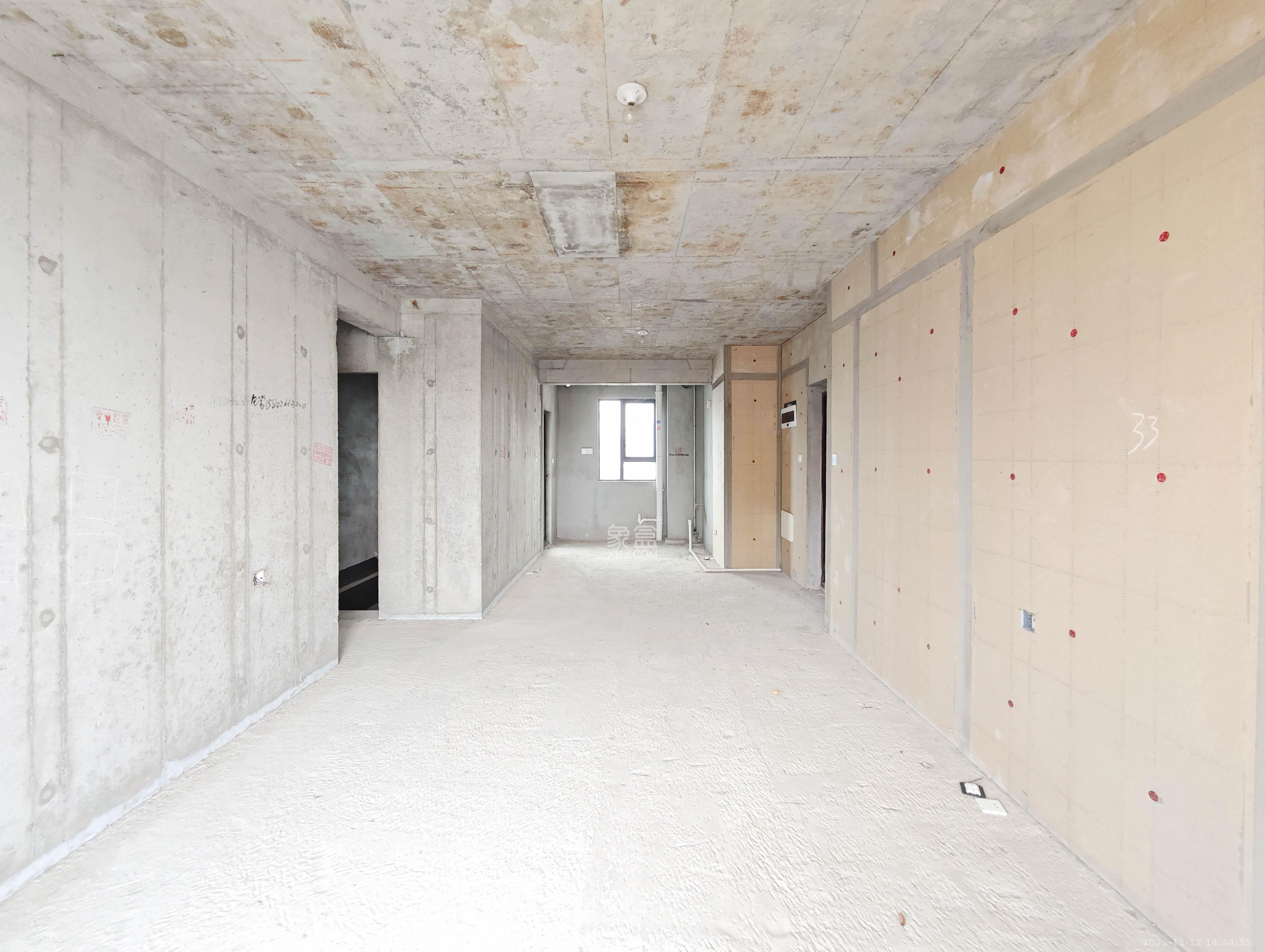 伊景园滨河苑 3室2厅2卫 75.0万 伊景园滨河苑 3室2厅2卫 75.0万客厅