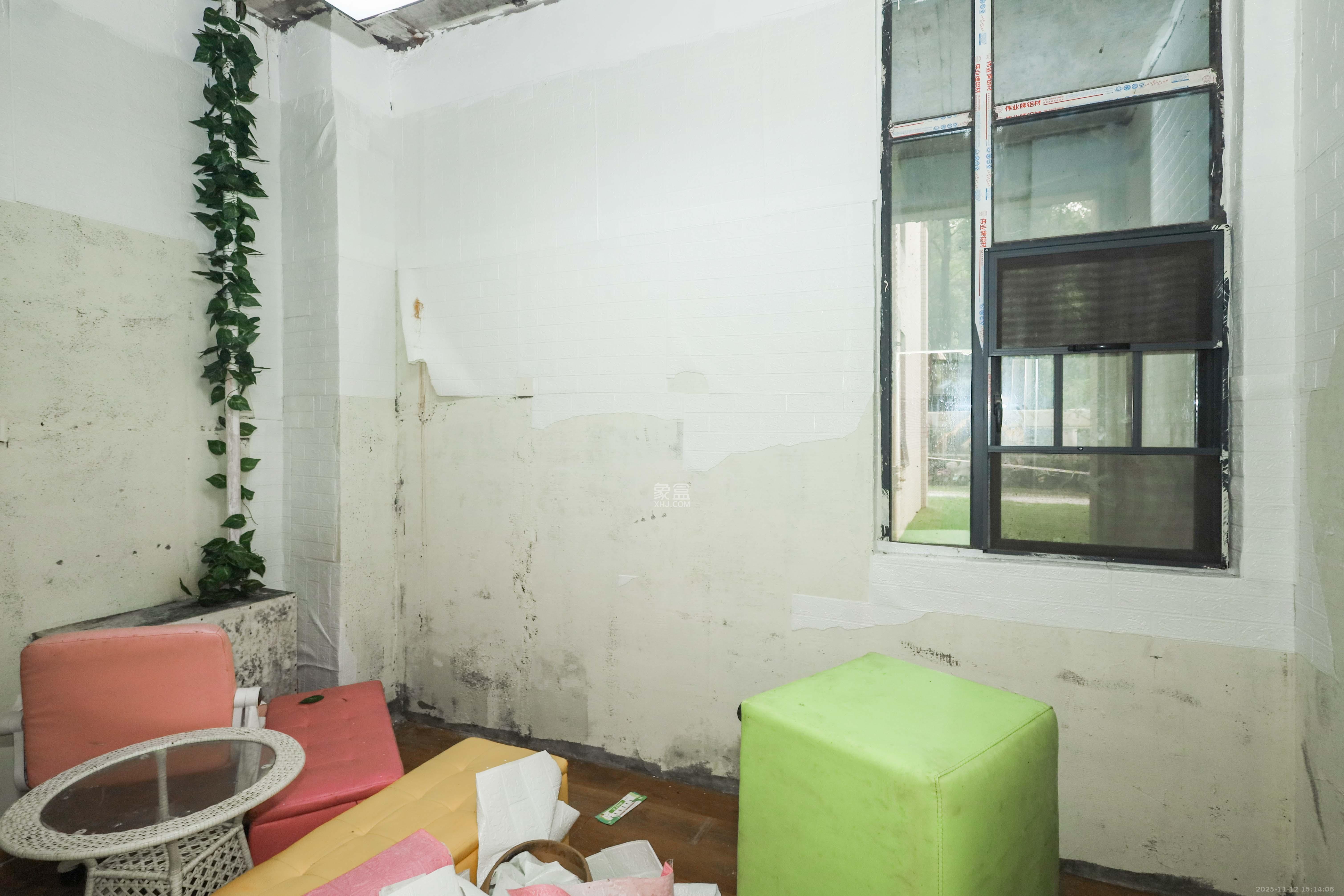 天元涉外景园C区 4室2厅1卫 145.0万 天元涉外景园C区 4室2厅1卫 145.0万厨房