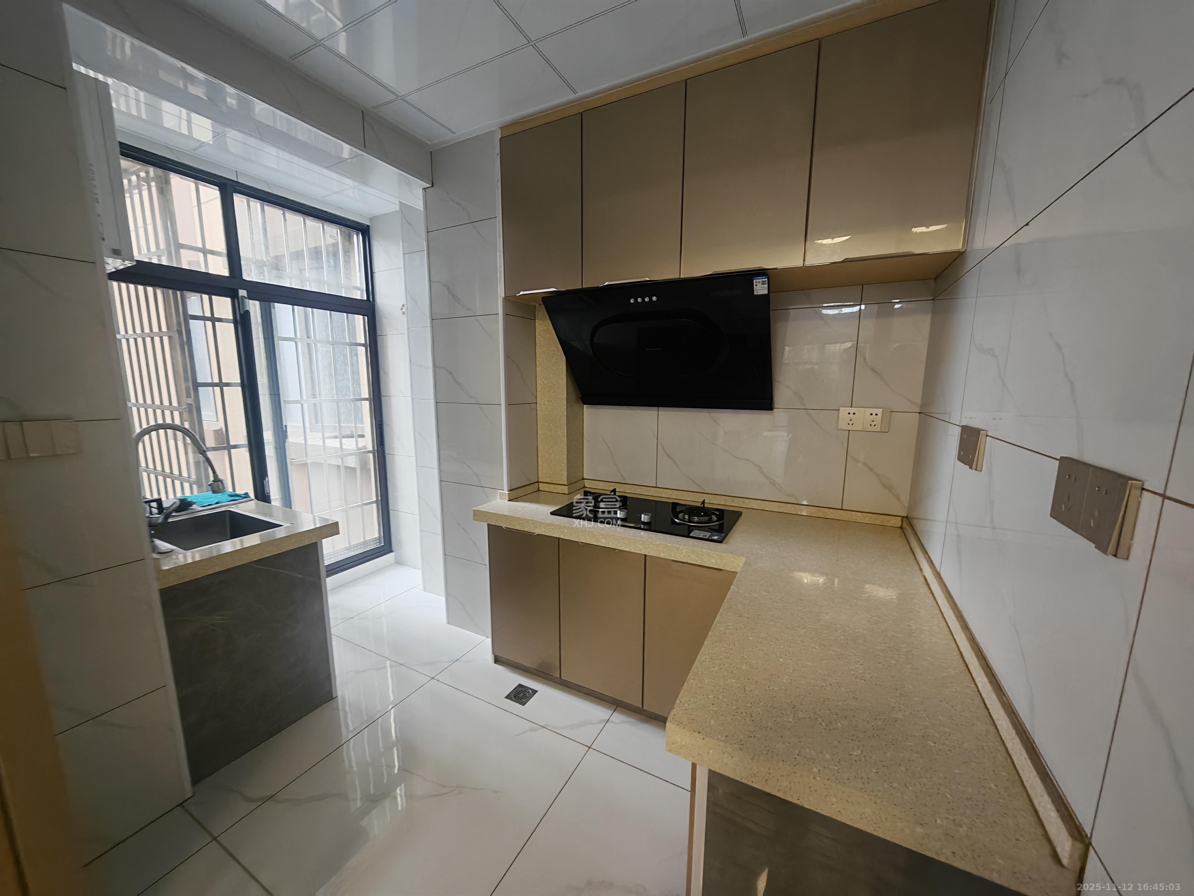 和润园三期  2室2厅1卫    2300.0元/月室内图