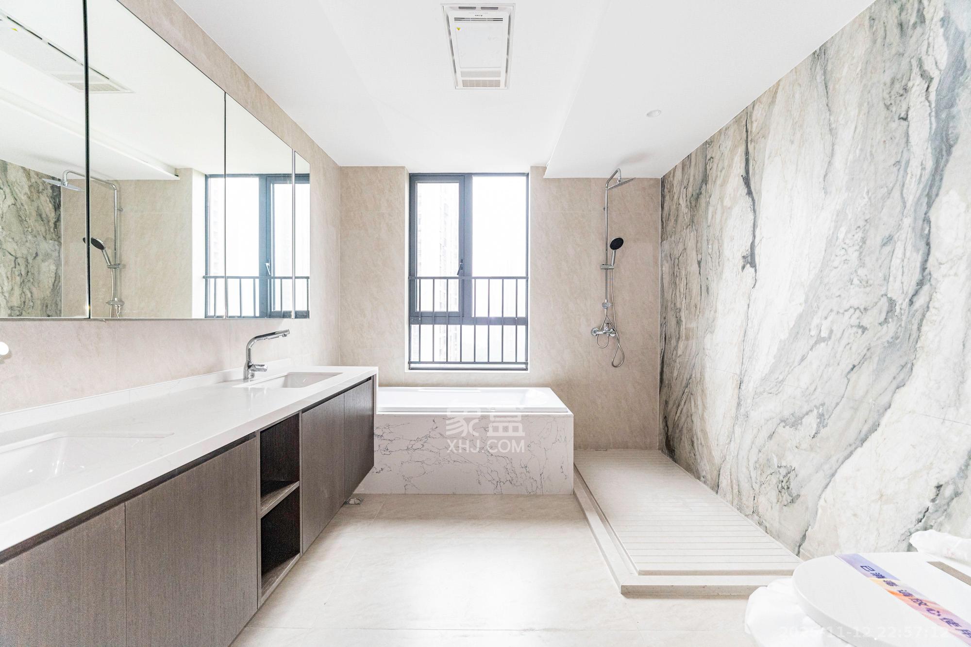 万科松湖天地 4室2厅4卫 478.0万 万科松湖天地 4室2厅4卫 478.0万卫生间