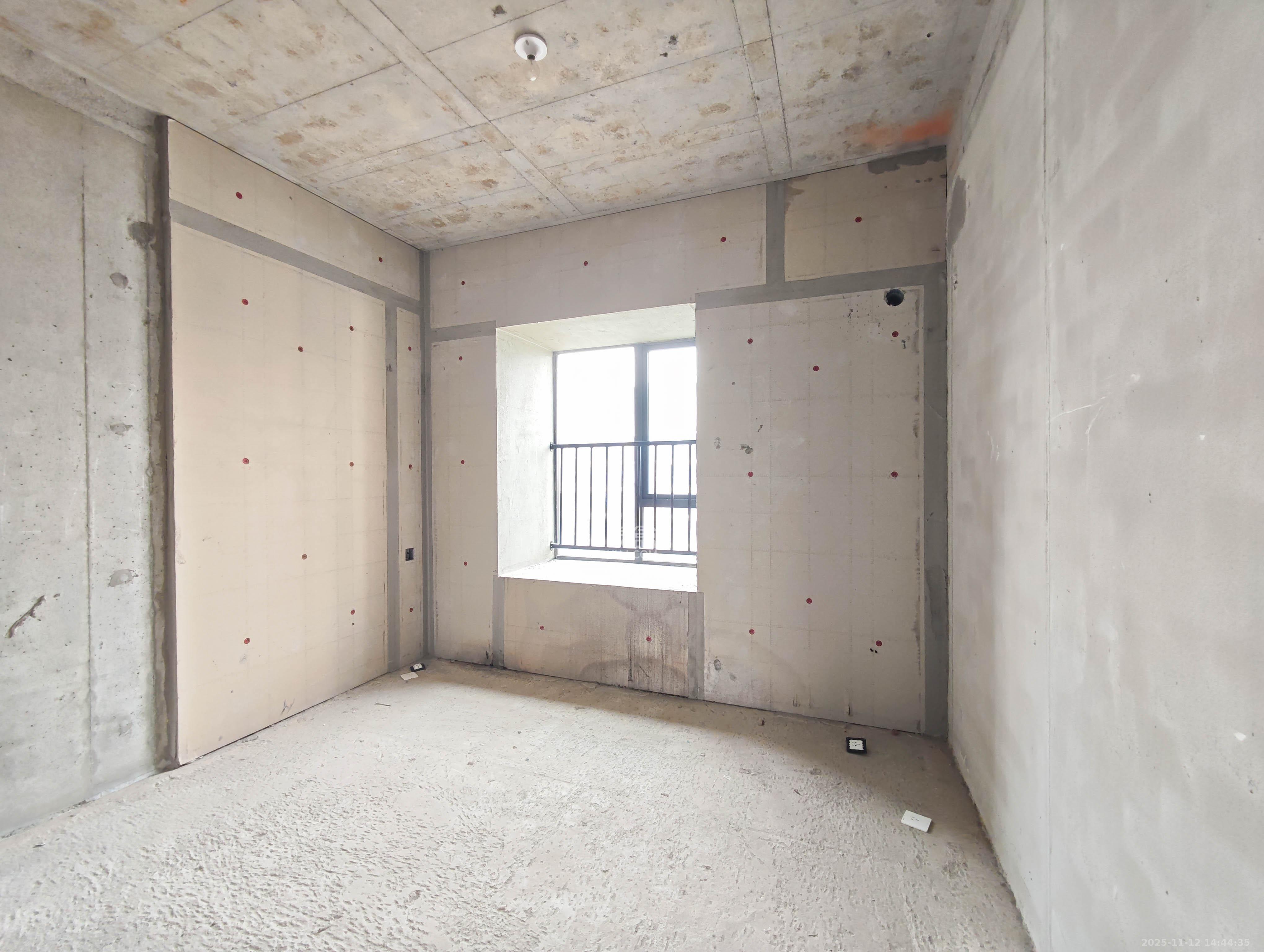 伊景园滨河苑  3室2厅2卫    75.0万卧室