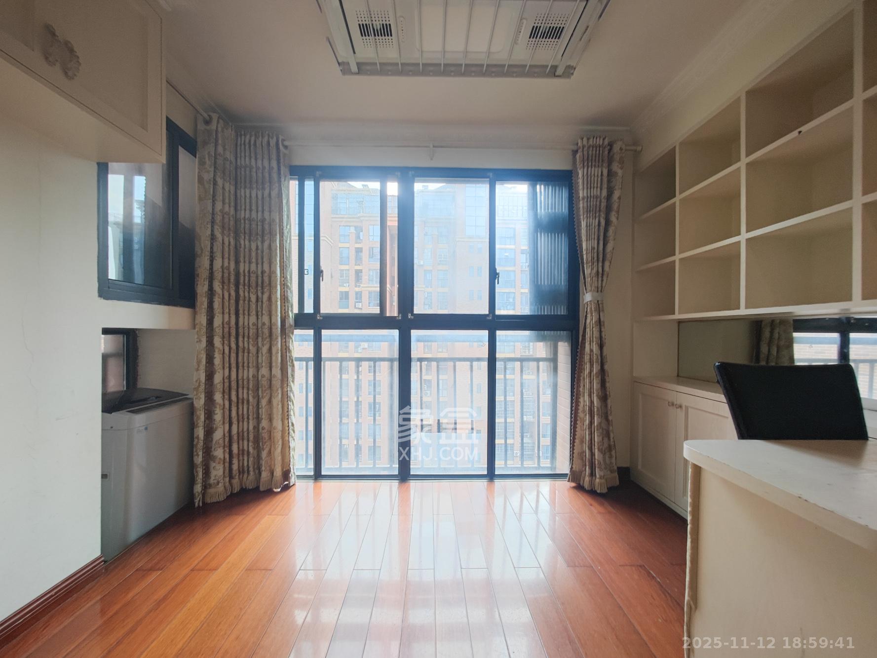 翡翠云天  1室1厅1卫    68.0万阳台