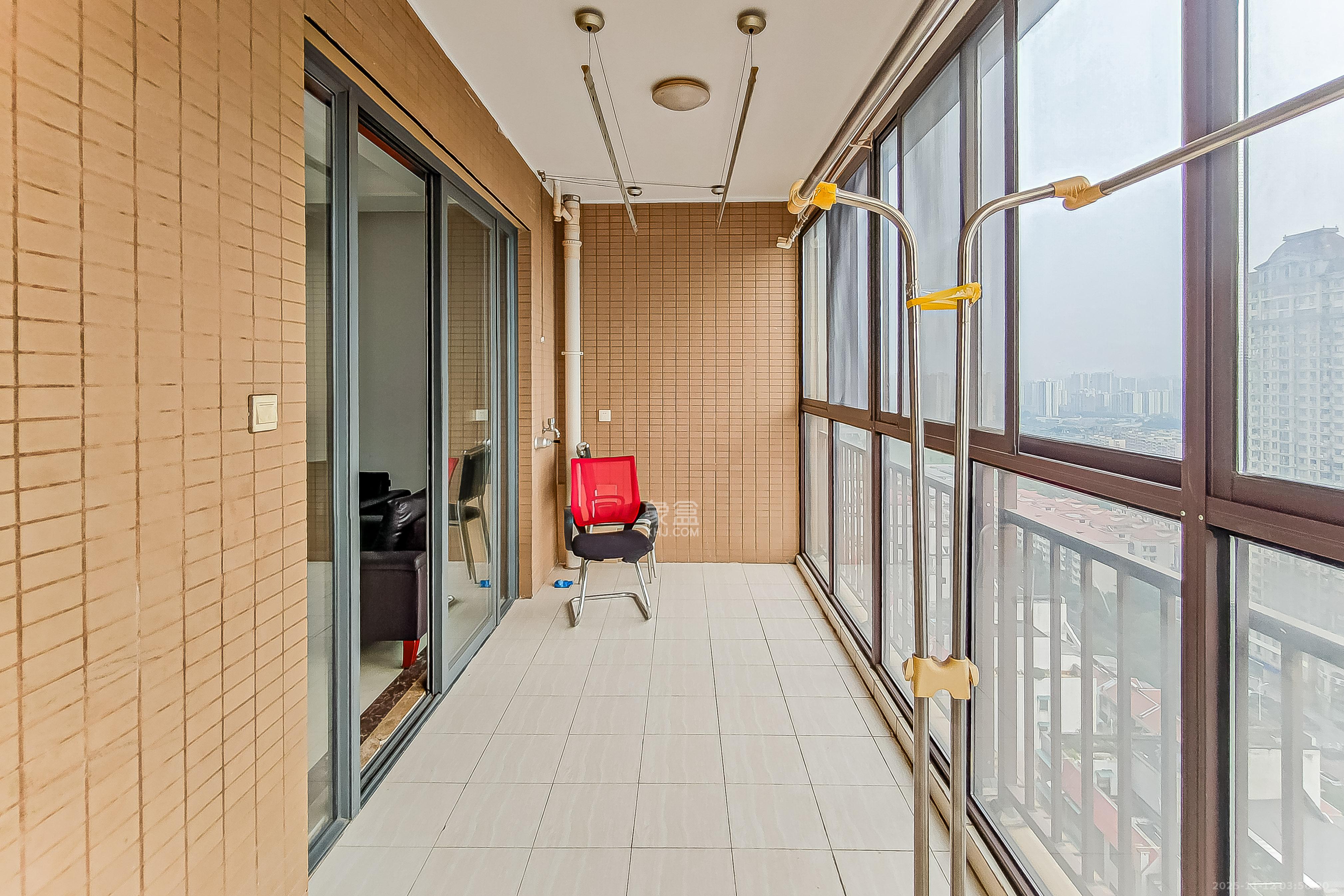 万博汇 3室2厅2卫 180.0万 万博汇 3室2厅2卫 180.0万阳台