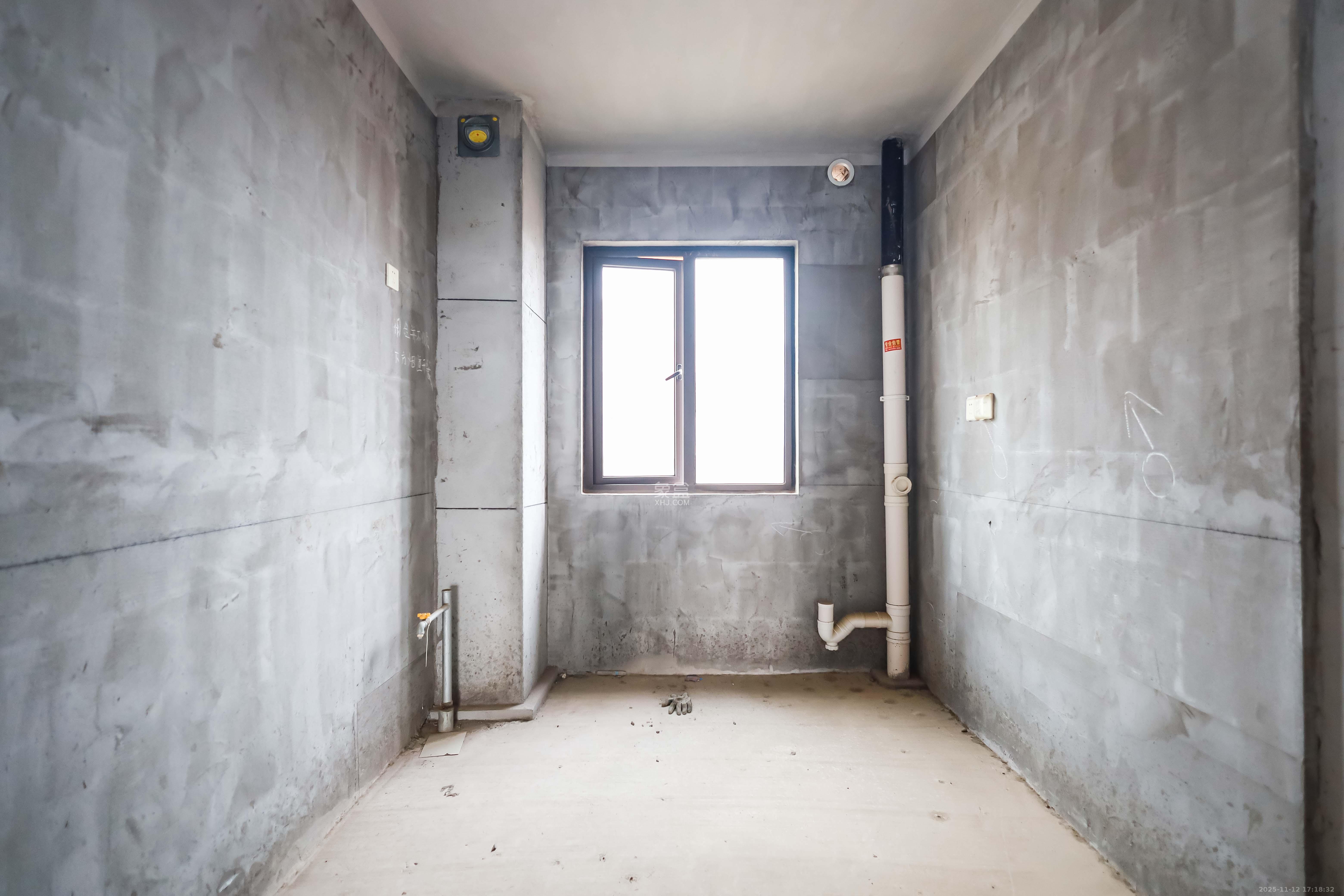 奥克斯缔壹城  4室2厅2卫    94.8万厨房