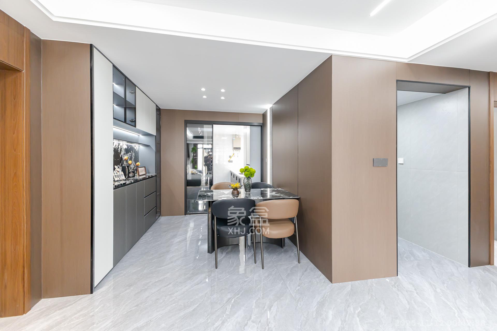 乾源国际  4室2厅2卫    106.8万客厅