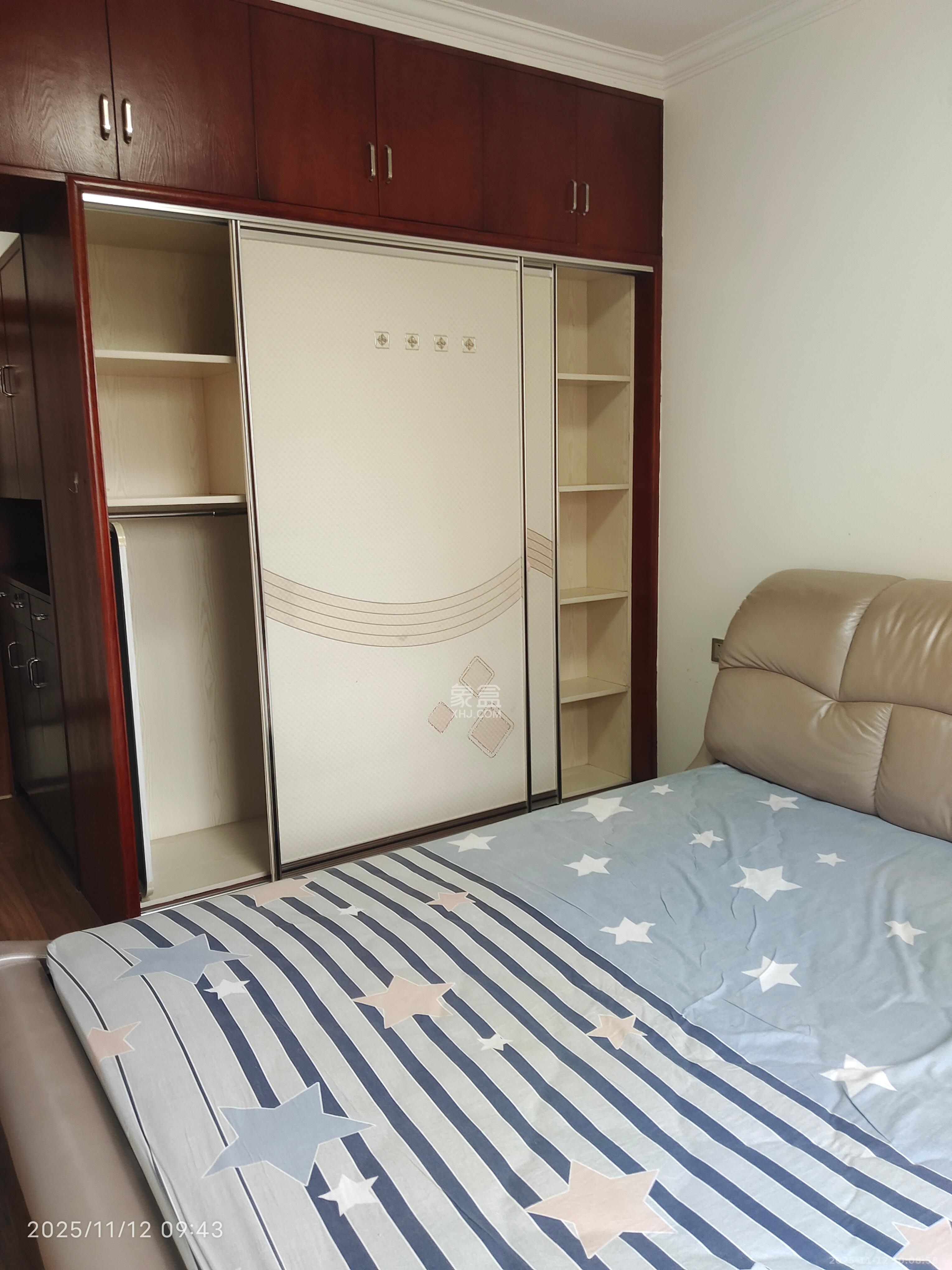 华润置地广场一期 3室2厅1卫 2000.0元/月 华润置地广场一期 3室2厅1卫 2000.0元/月室内图