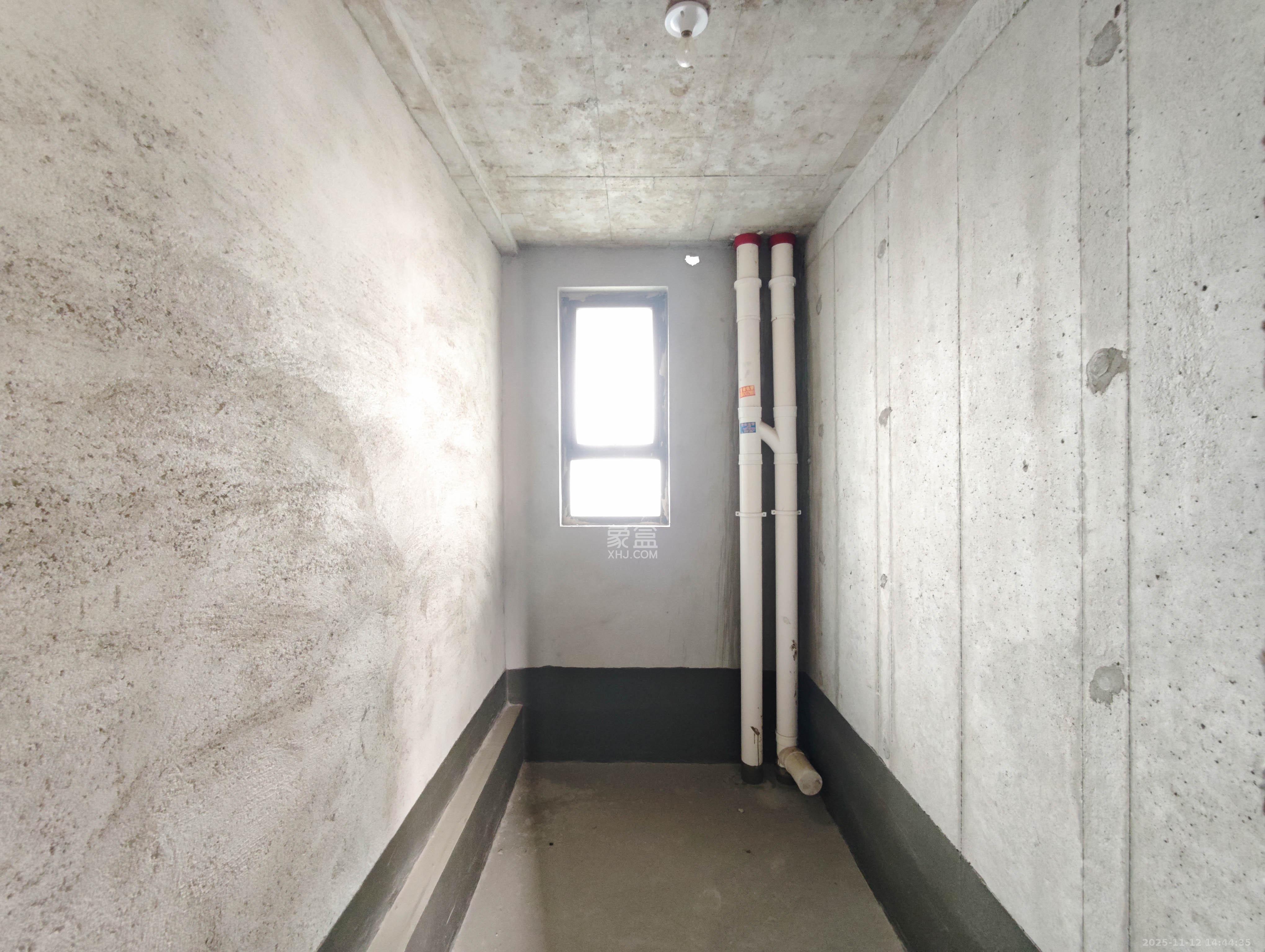 伊景园滨河苑 3室2厅2卫 75.0万 伊景园滨河苑 3室2厅2卫 75.0万卫生间