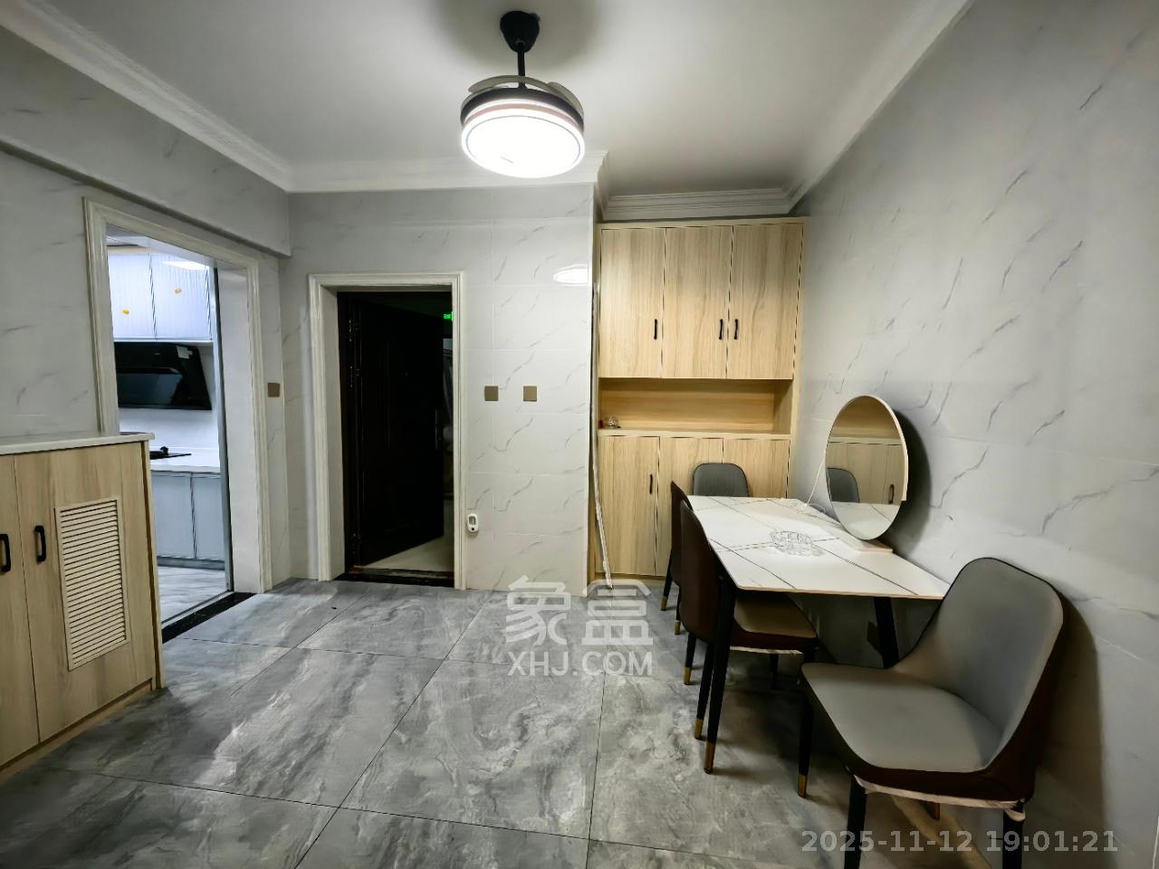 山水新城 2室2厅1卫 1800.0元/月 山水新城 2室2厅1卫 1800.0元/月室内图