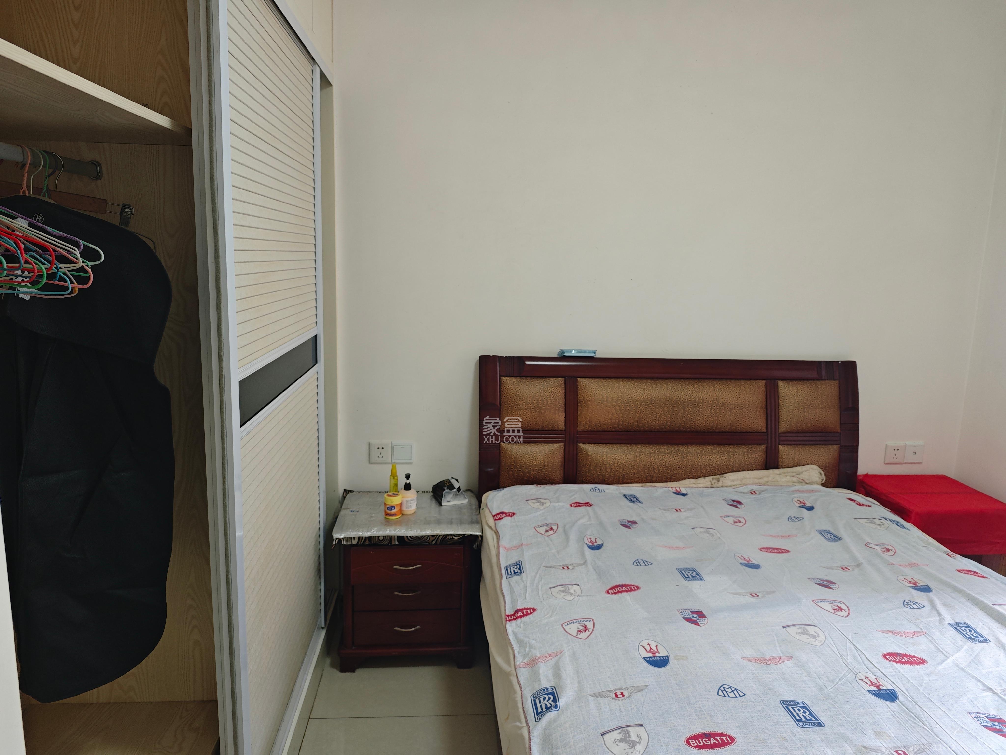 丽发新城 1室2厅2卫 1800.0元/月 丽发新城 1室2厅2卫 1800.0元/月室内图