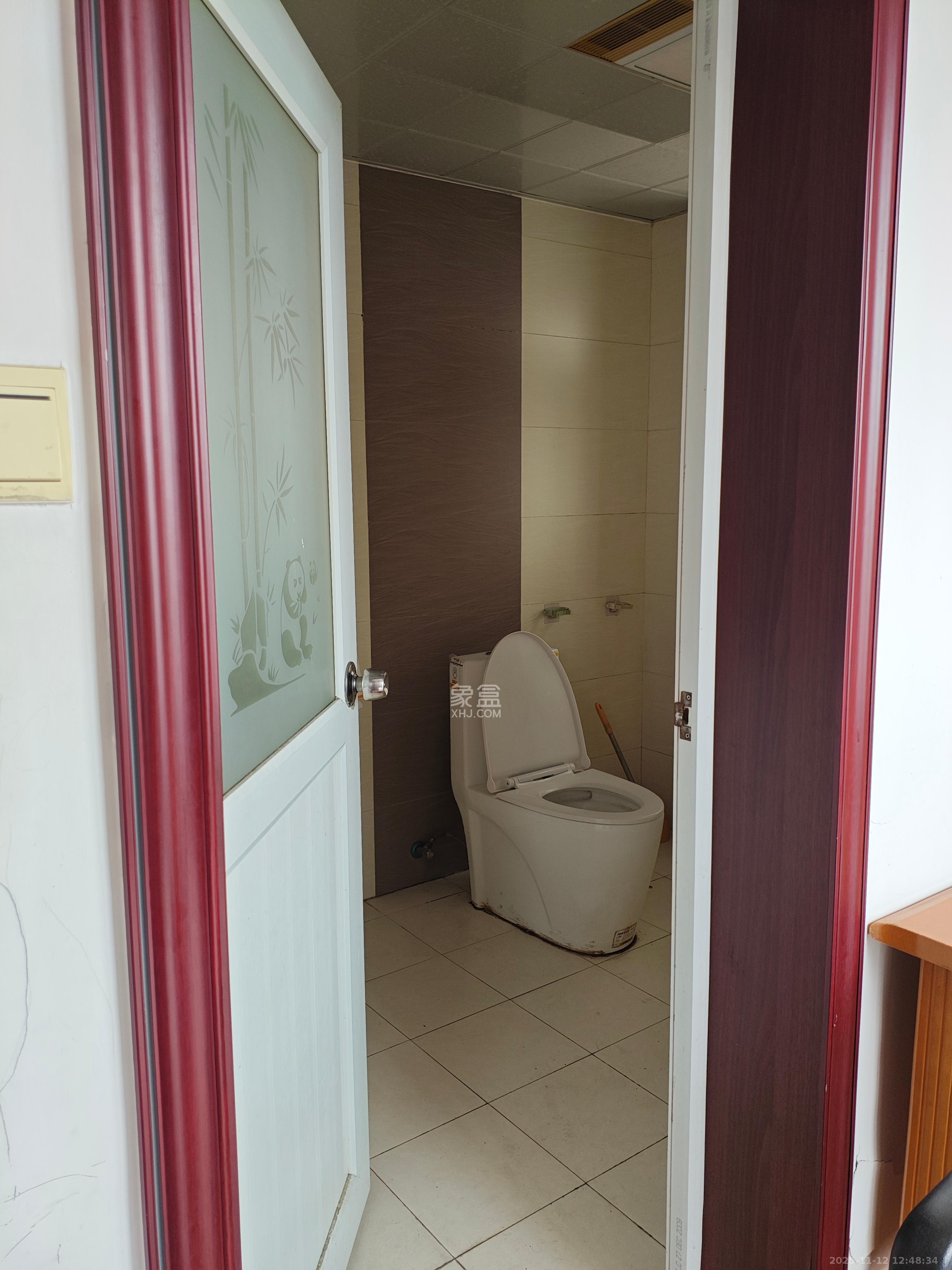 广场之星  3室2厅0卫    2000.0元/月室内图