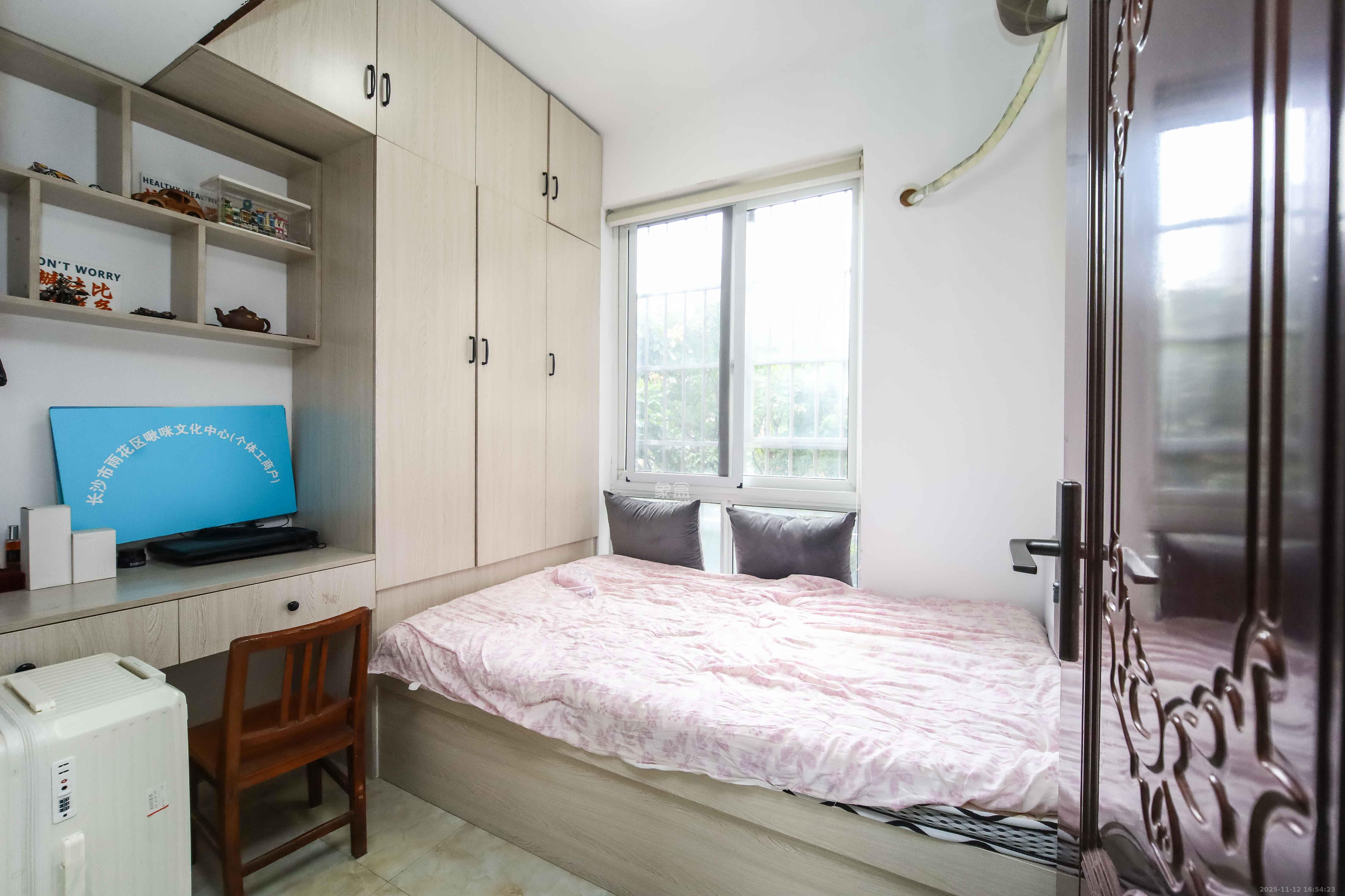 鑫科明珠  2室2厅1卫    63.5万卧室