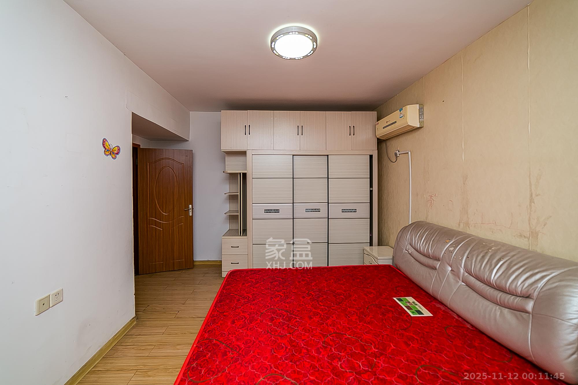 层上观邸 3室2厅2卫 95.0万 层上观邸 3室2厅2卫 95.0万卧室