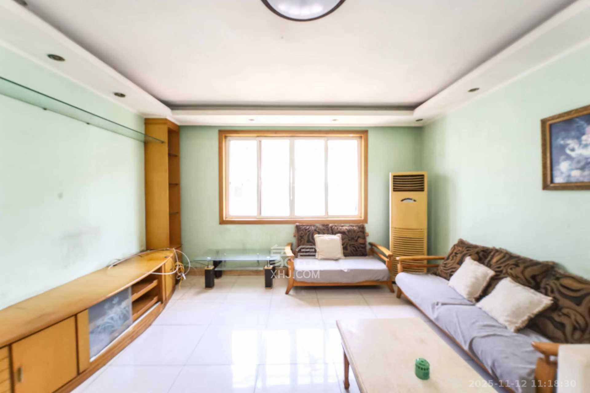 德政园  3室2厅2卫    1800.0元/月室内图