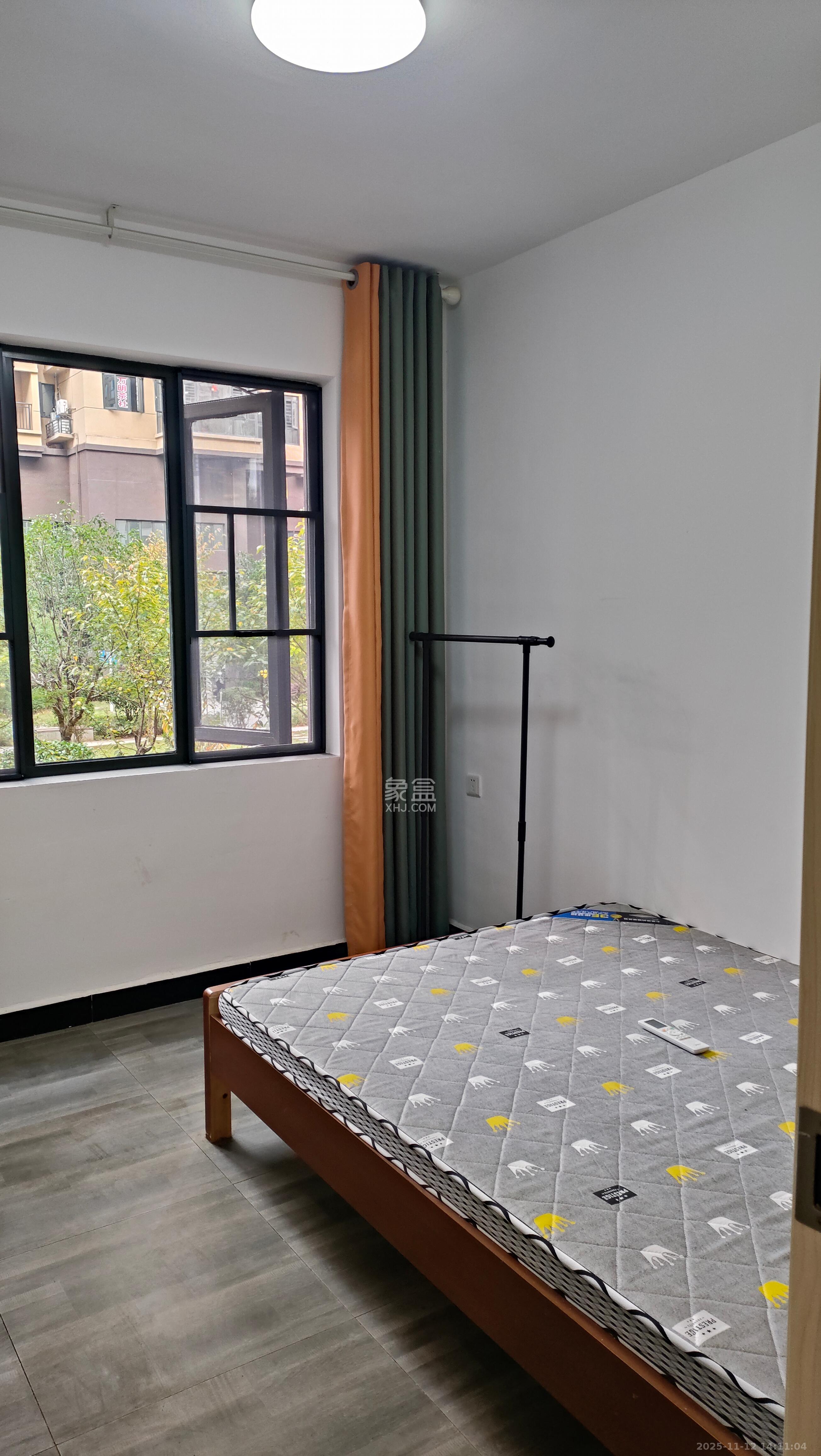 奥凯花园  3室2厅2卫    2500.0元/月室内图