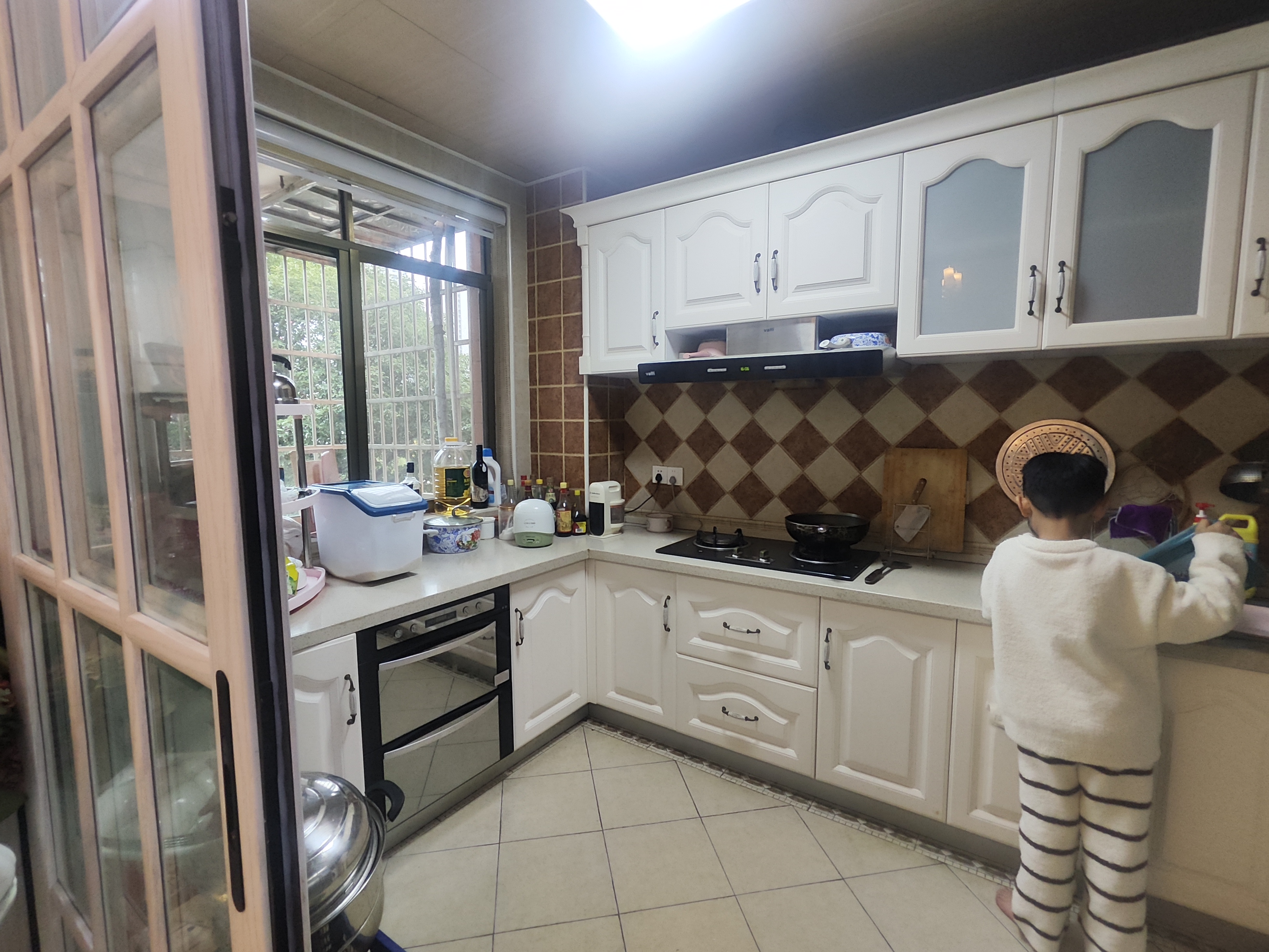 新公安局民警住宅小区  4室2厅2卫    88.0万客厅