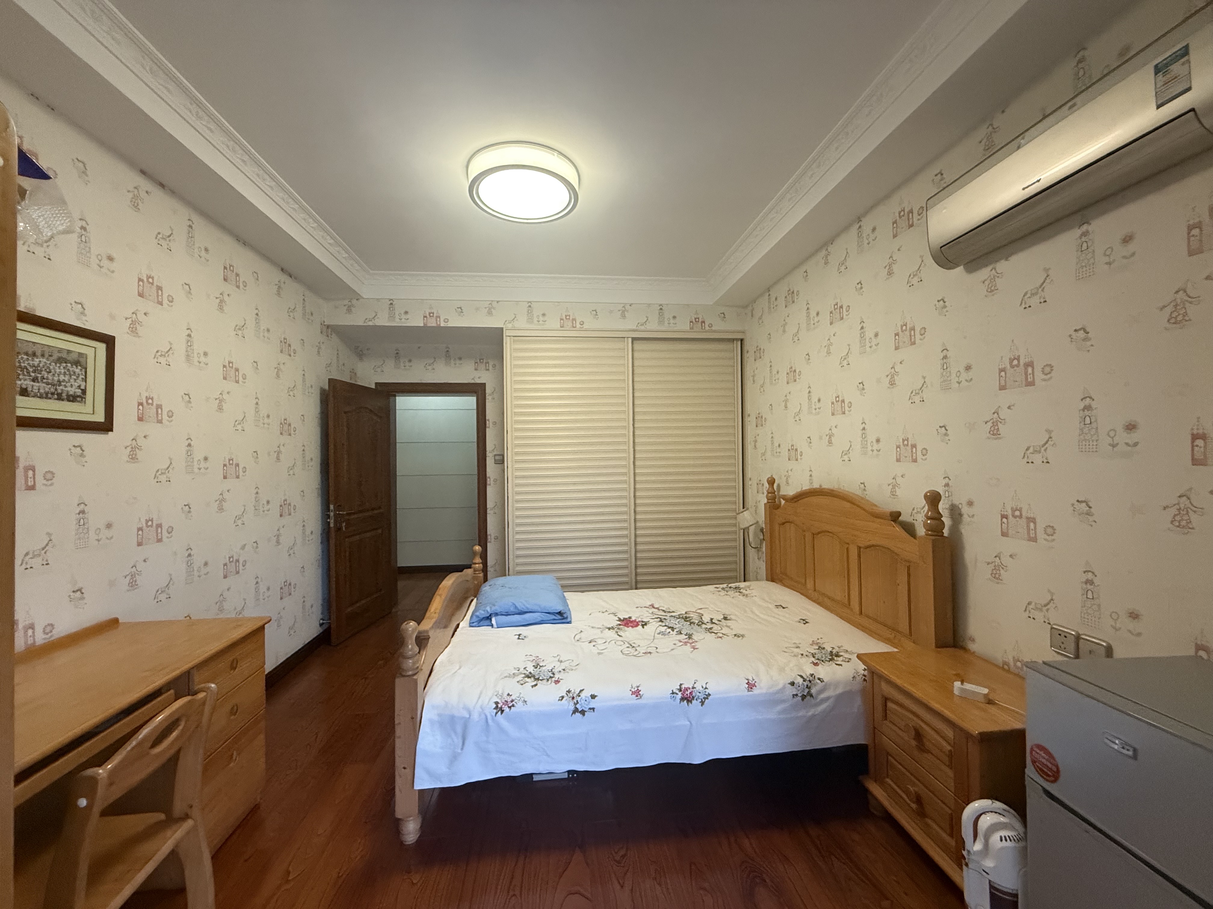 顺景嘉园  5室2厅2卫    138.0万客厅