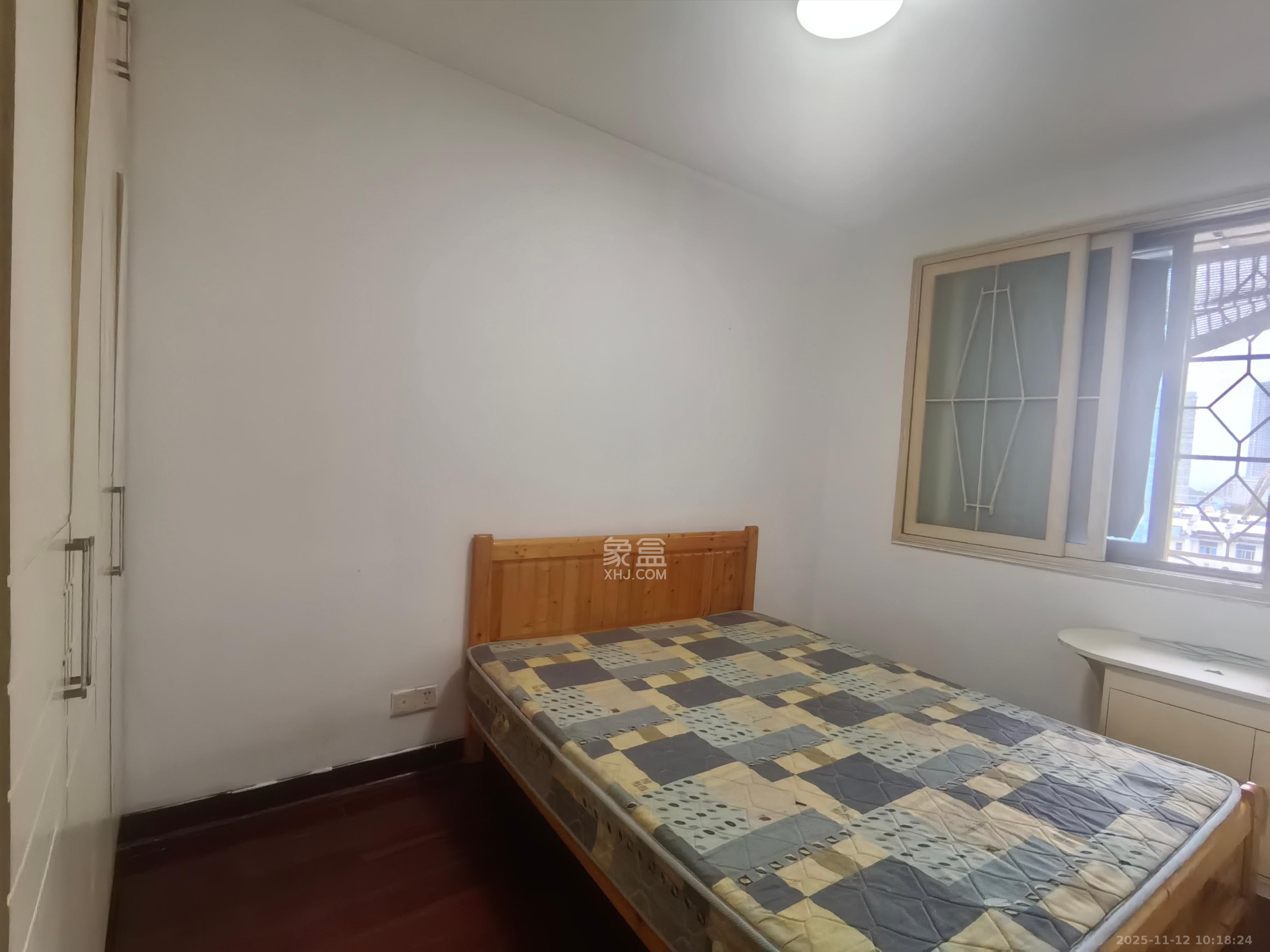 岳银小区(一二三五村) 3室2厅1卫 2100.0元/月 岳银小区(一二三五村) 3室2厅1卫 2100.0元/月室内图