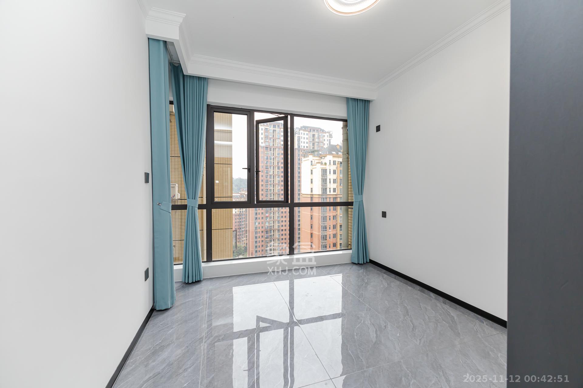 乾源国际  4室2厅2卫    106.8万卧室