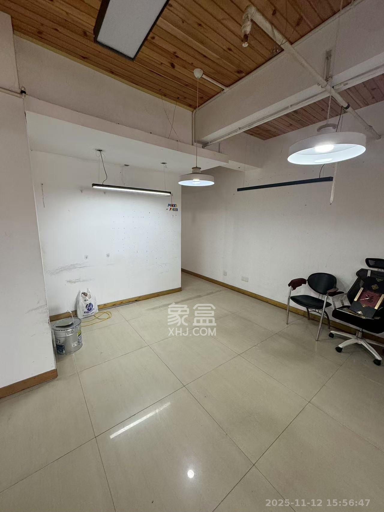 蓝色地标   148.7㎡      2500.0元/月室内图