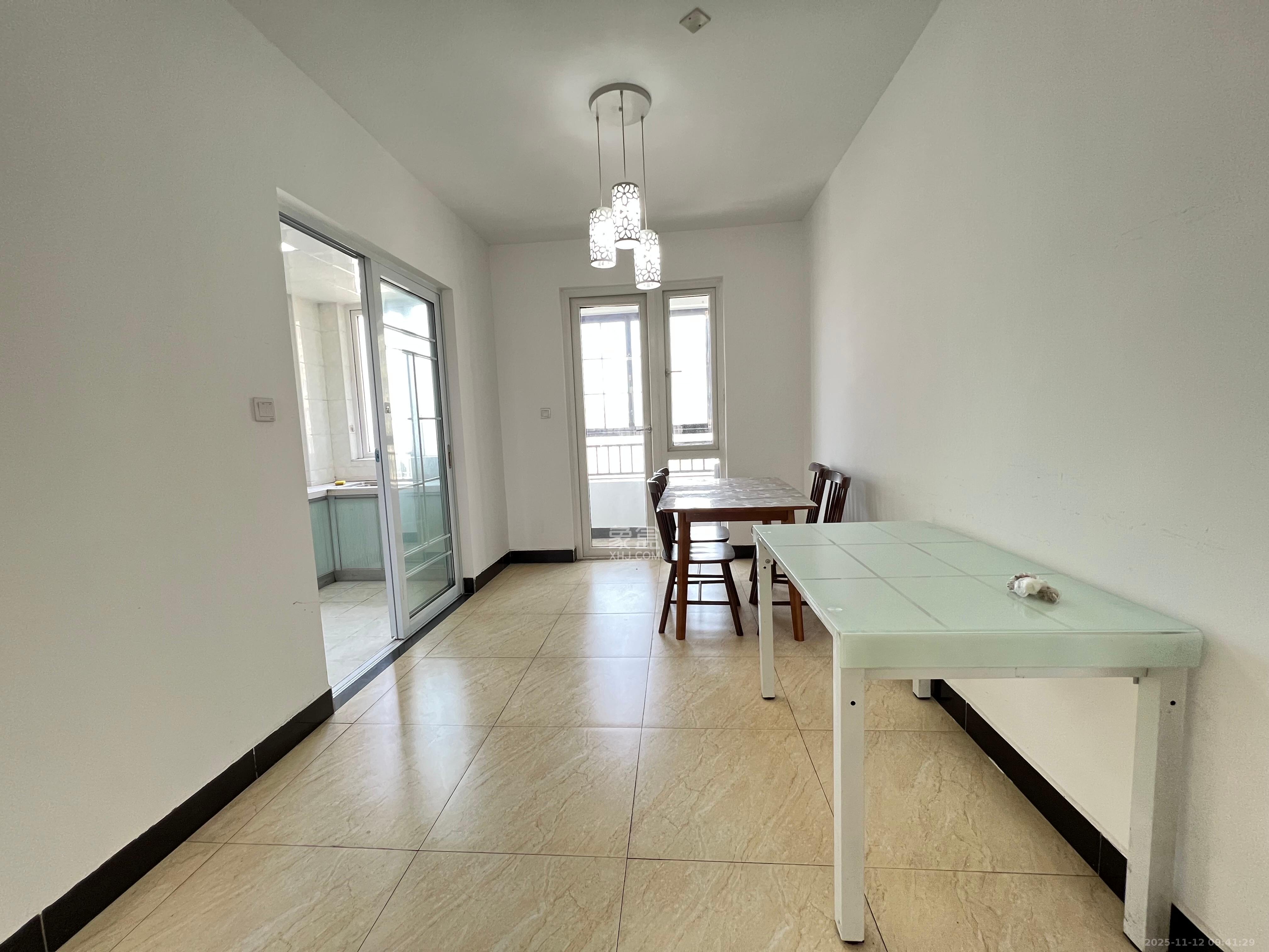 金地格林公馆  3室2厅1卫    2700.0元/月室内图