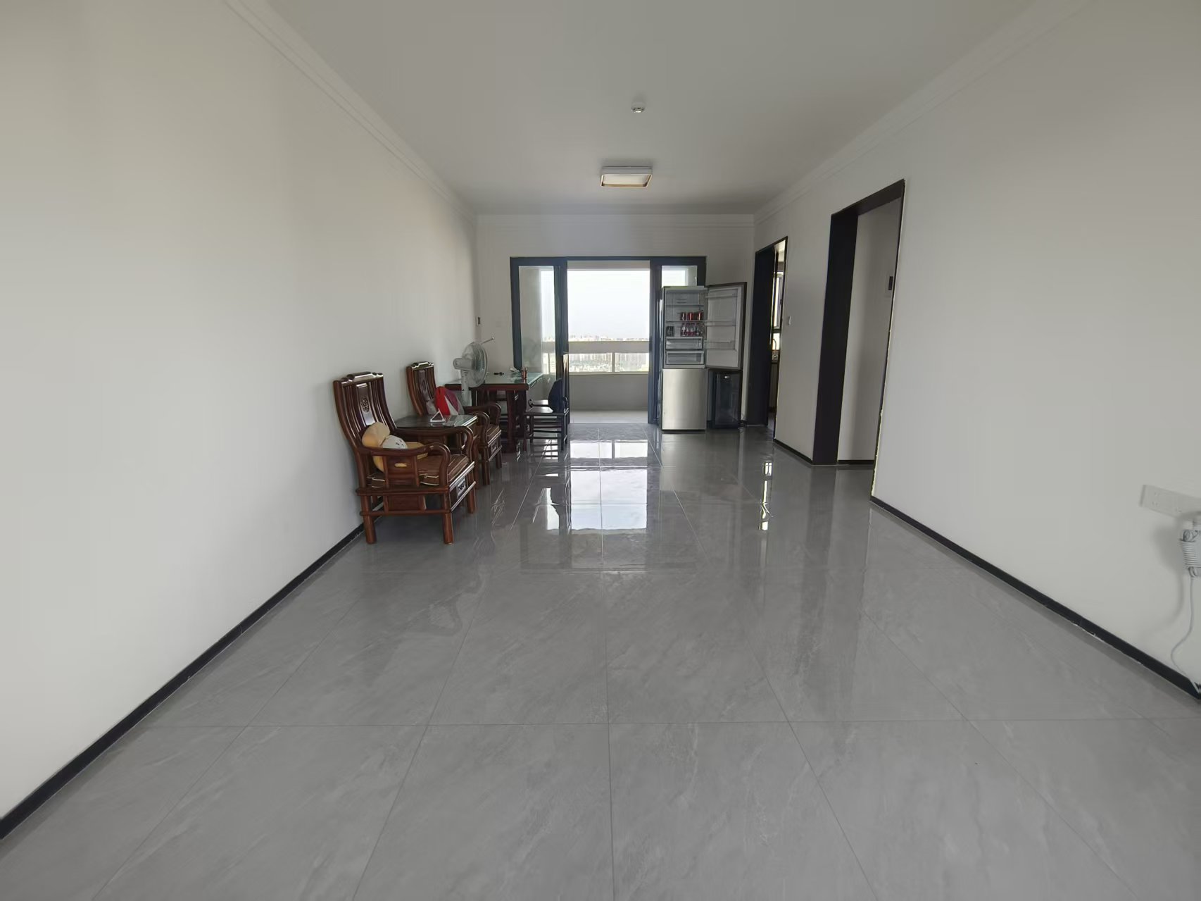 海府大院(海府路41号) 3室2厅2卫 3200.0元/月 海府大院(海府路41号) 3室2厅2卫 3200.0元/月室内图