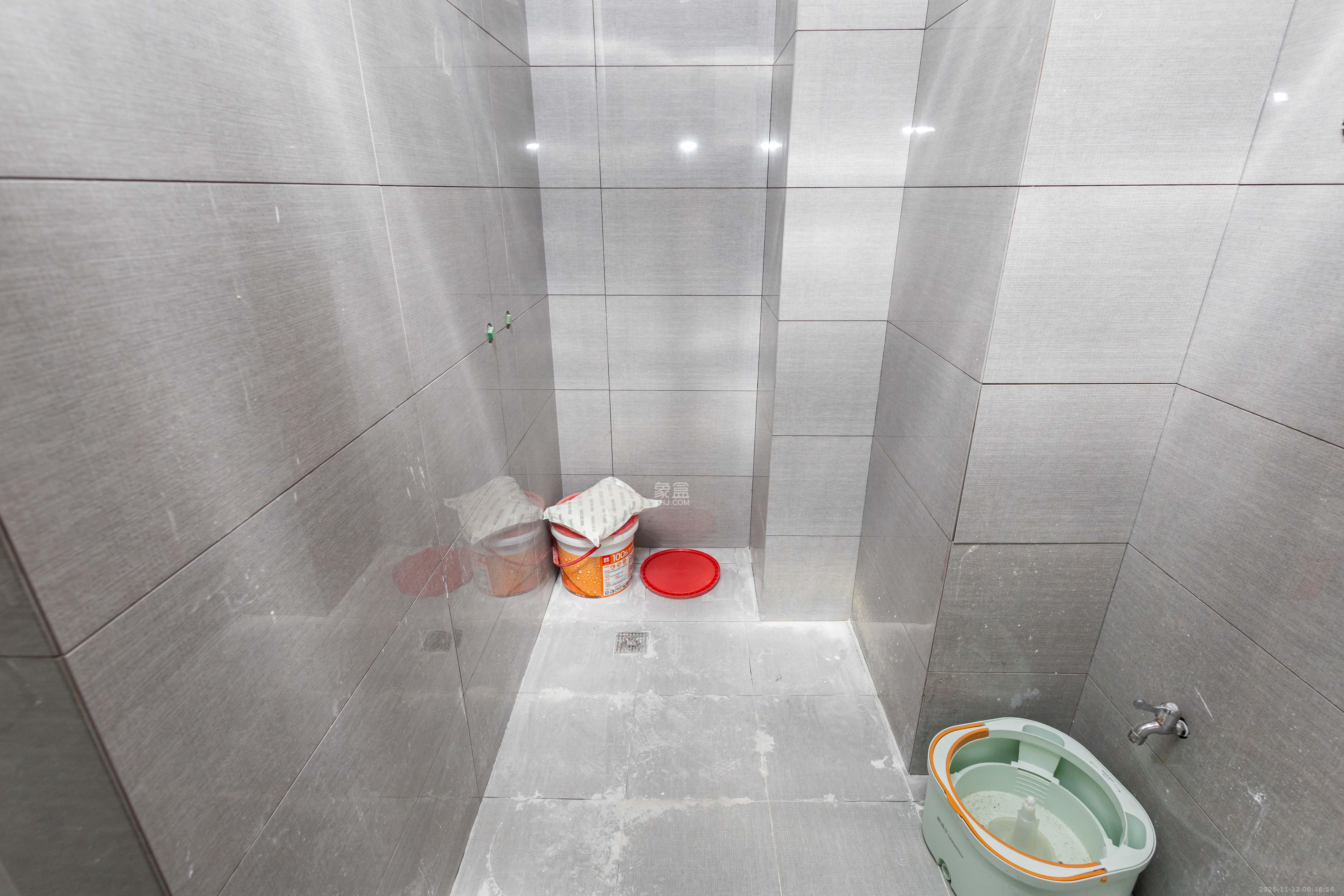 芙蓉万国城MOMA（卓越汇富苑）  2室1厅1卫    30.0万卫生间