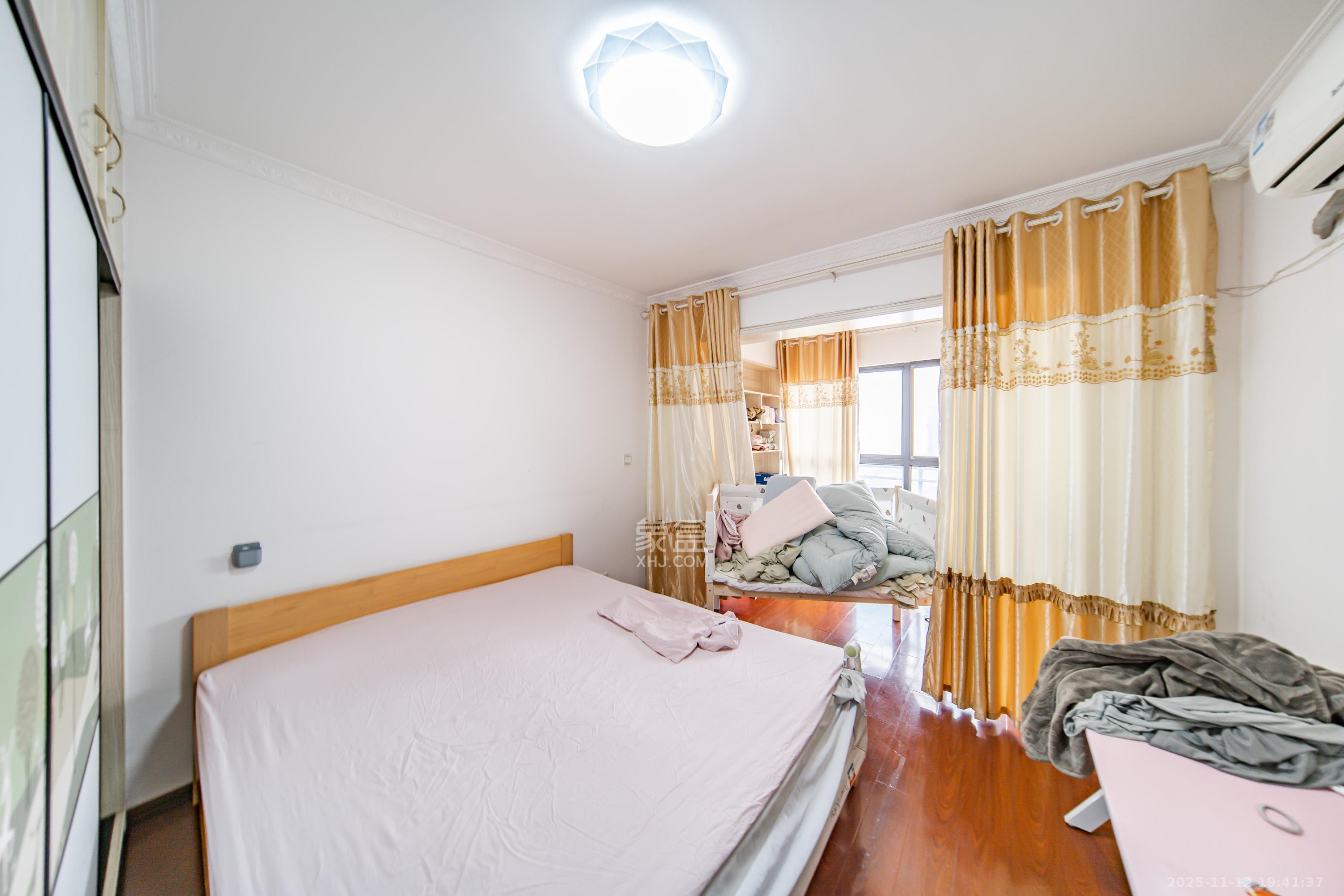 凯乐国际城  2室2厅1卫    102.0万卧室