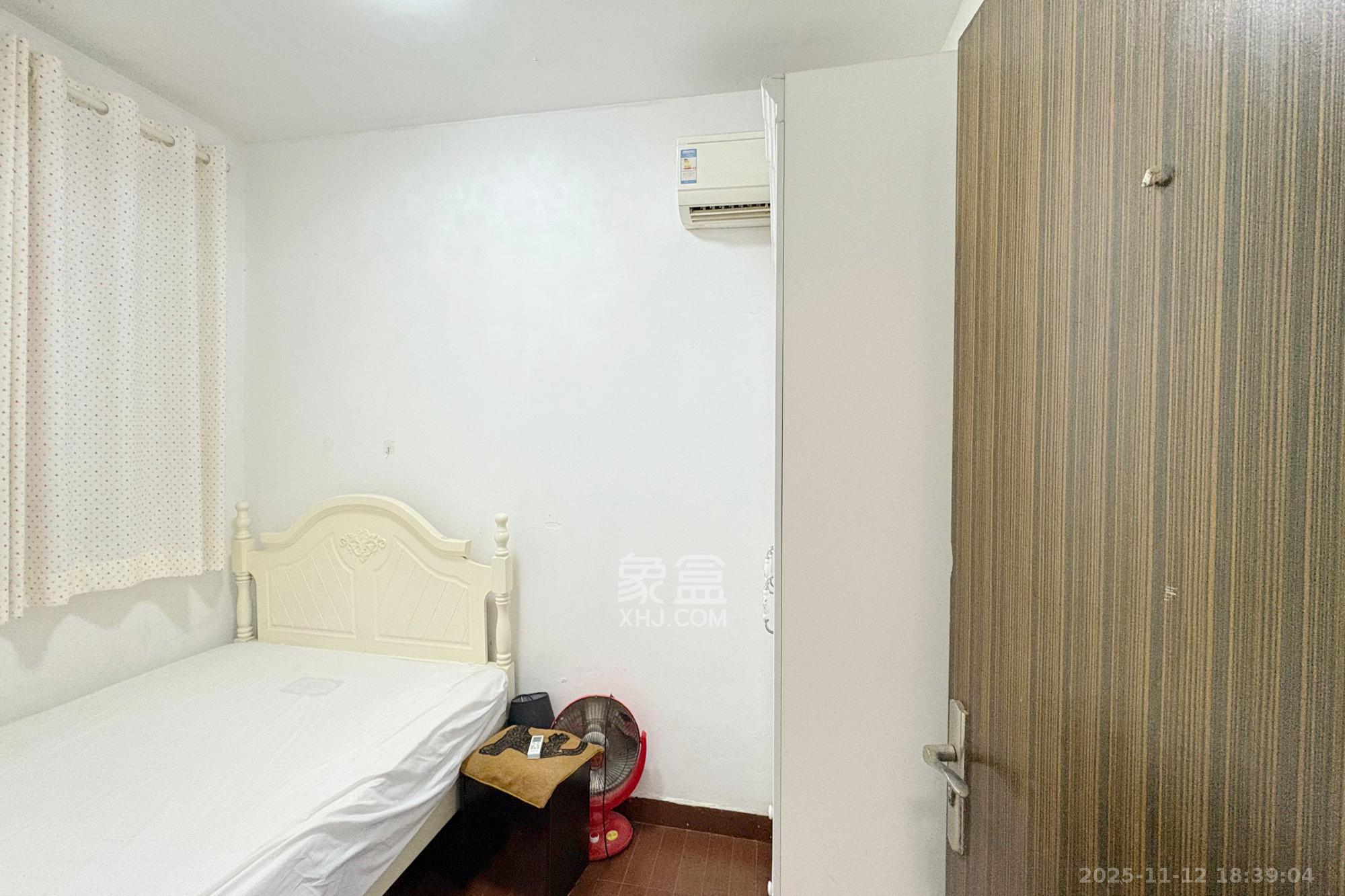 中天广场 1室1厅1卫 55.0万 中天广场 1室1厅1卫 55.0万卧室