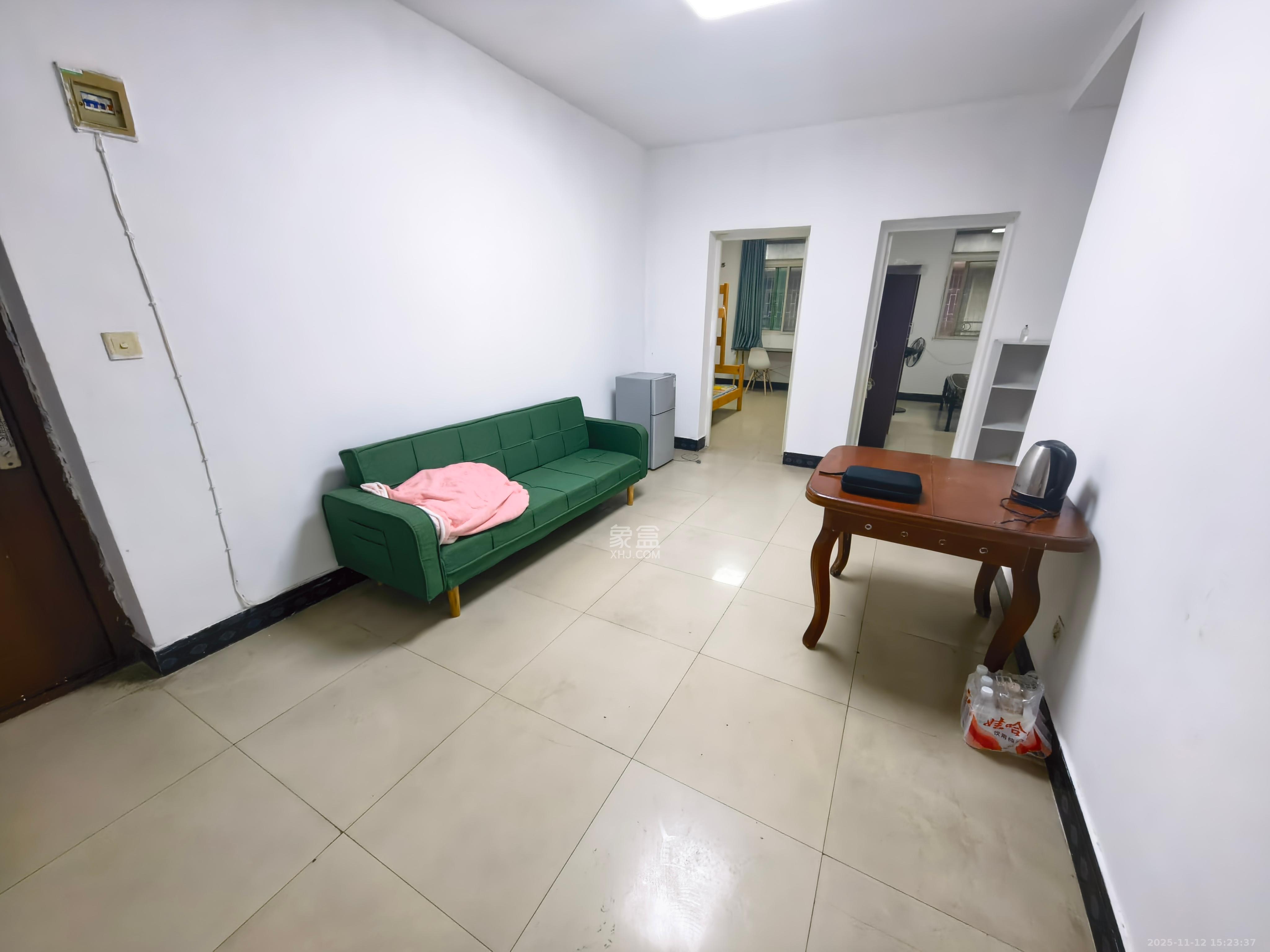 识字里社区  2室1厅1卫    1550.0元/月室内图