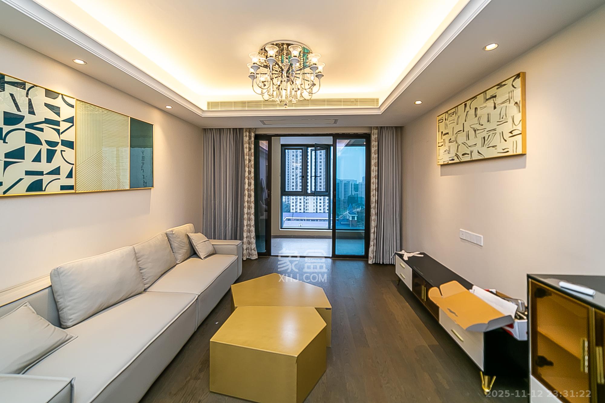 新力铂园(江山云著) 3室2厅2卫 128.0万 新力铂园(江山云著) 3室2厅2卫 128.0万客厅