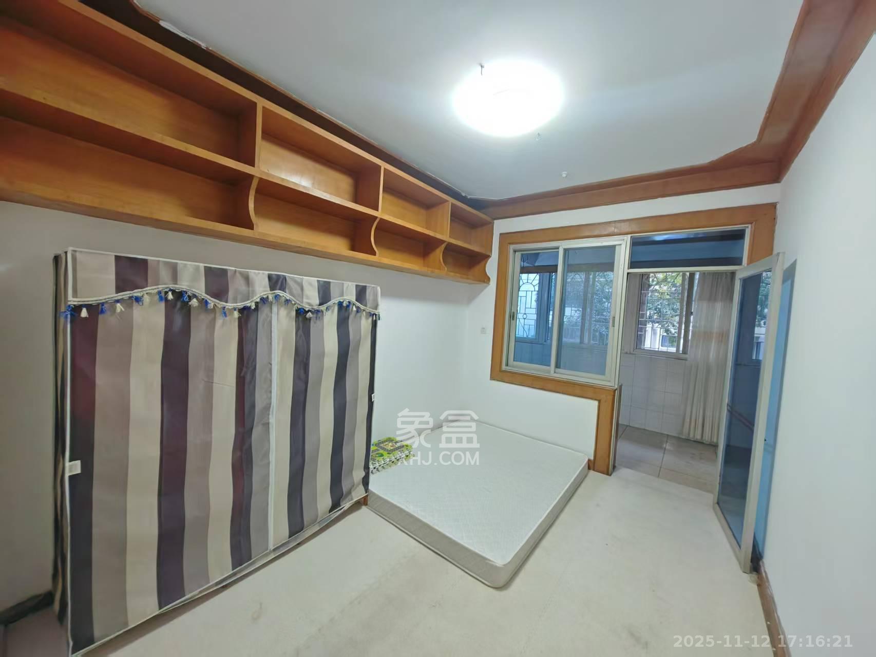 高家坪住宅新区  3室2厅2卫    3200.0元/月室内图