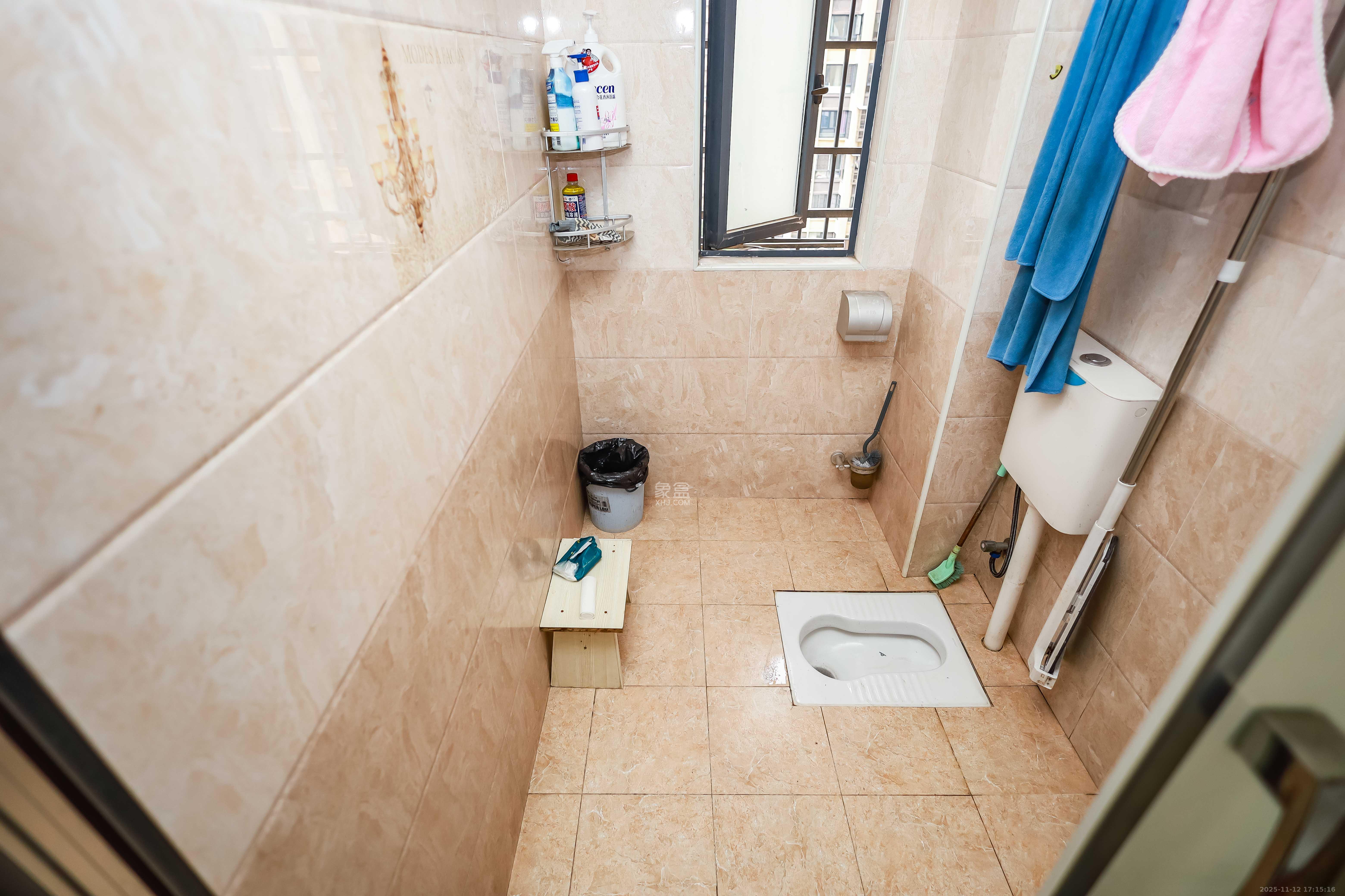 天麓尚层  4室2厅2卫    98.0万卫生间