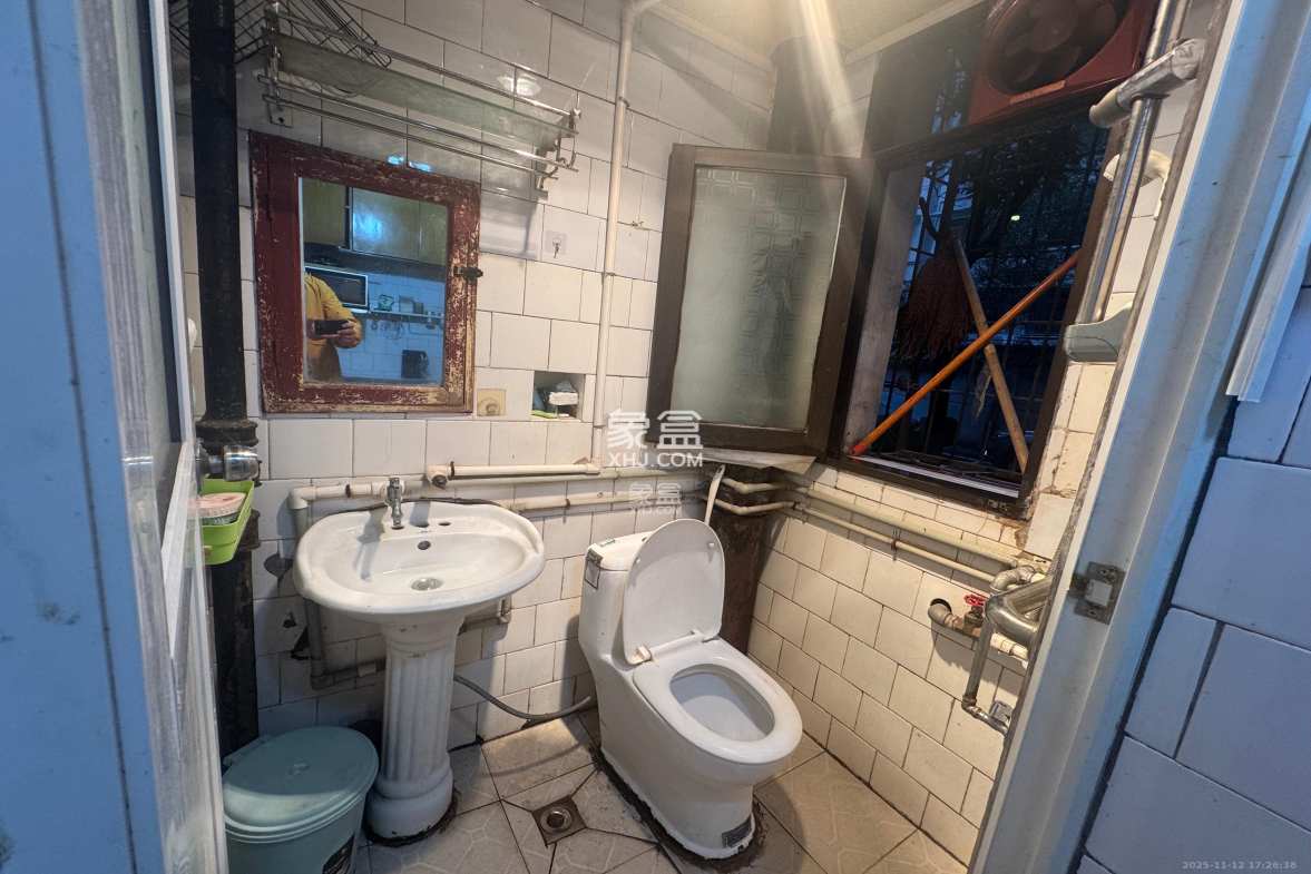 东风路招标局宿舍 3室2厅1卫 2400.0元/月 东风路招标局宿舍 3室2厅1卫 2400.0元/月室内图